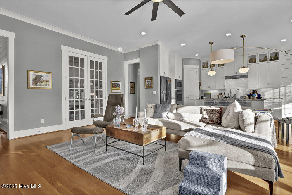 100536027 | Photo 18