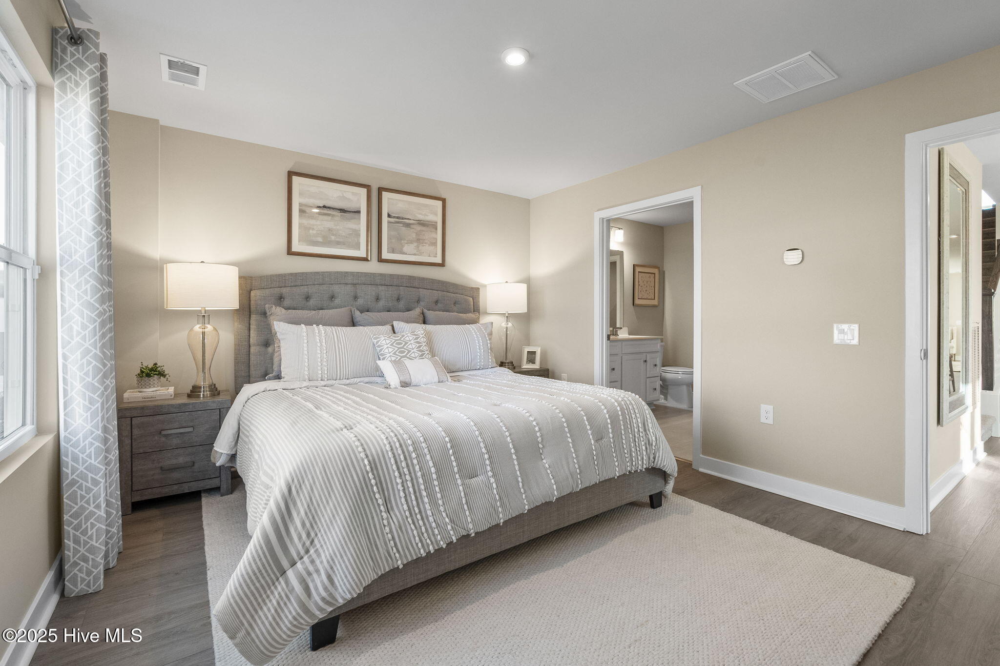 100545302 | Photo 16