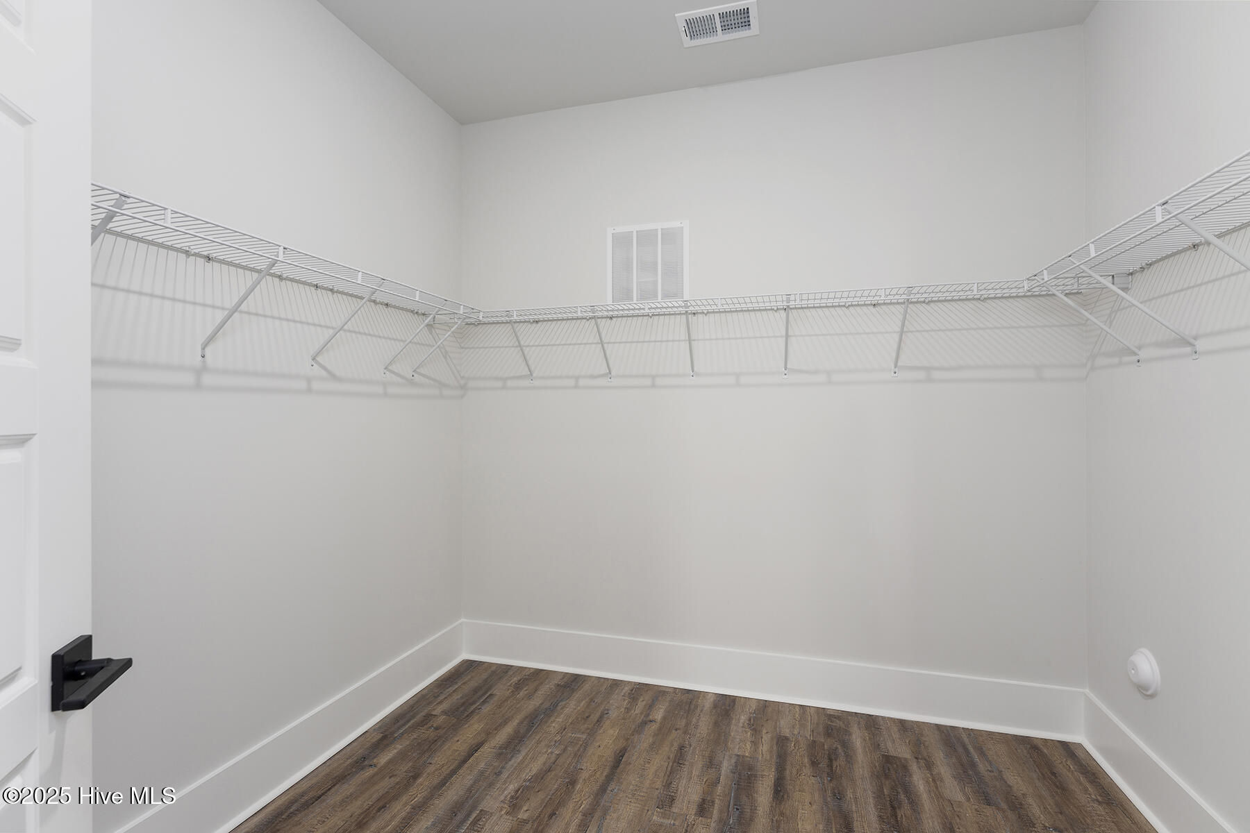 100506461 | Photo 15