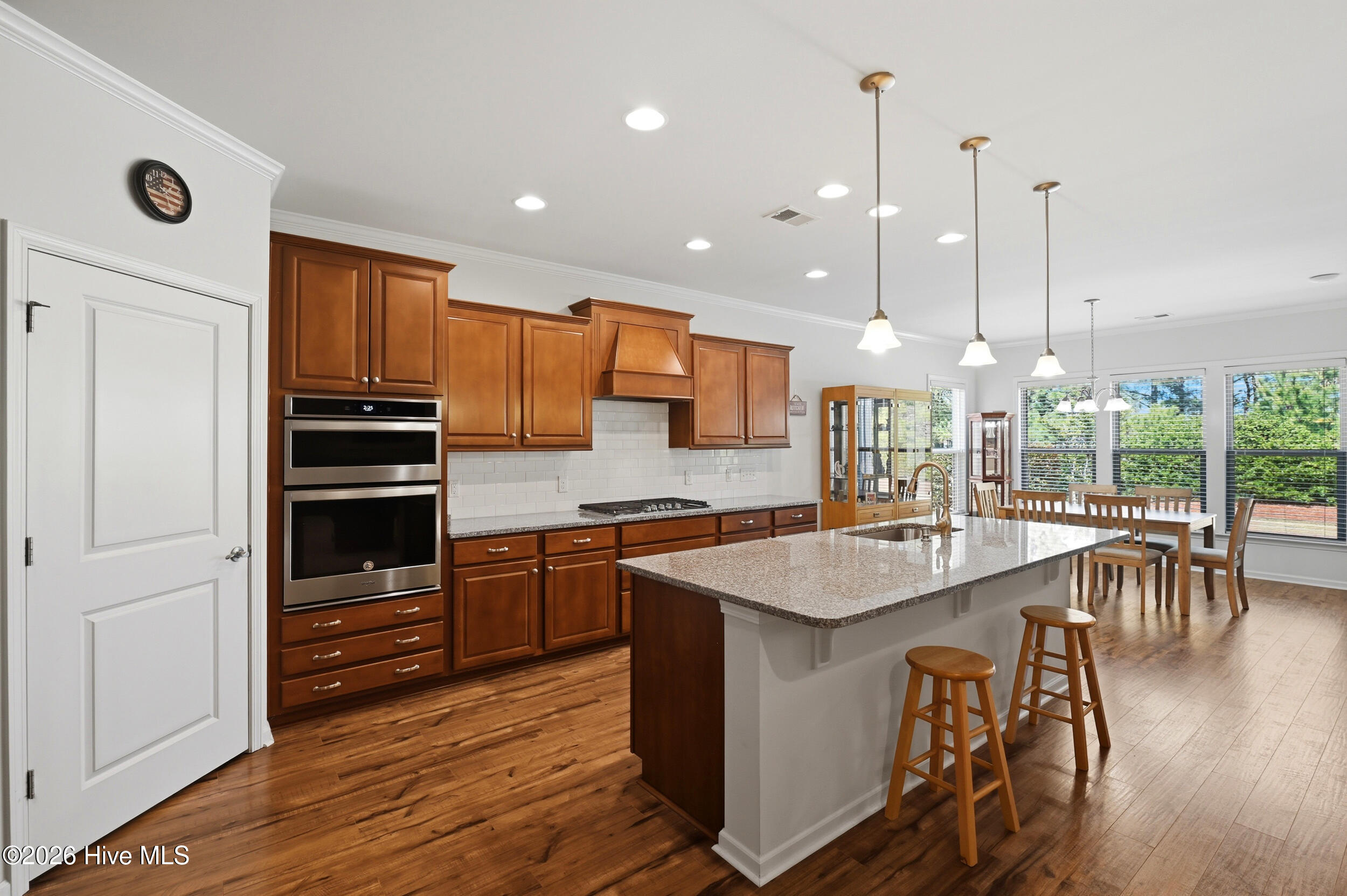 100565292 | Photo 11