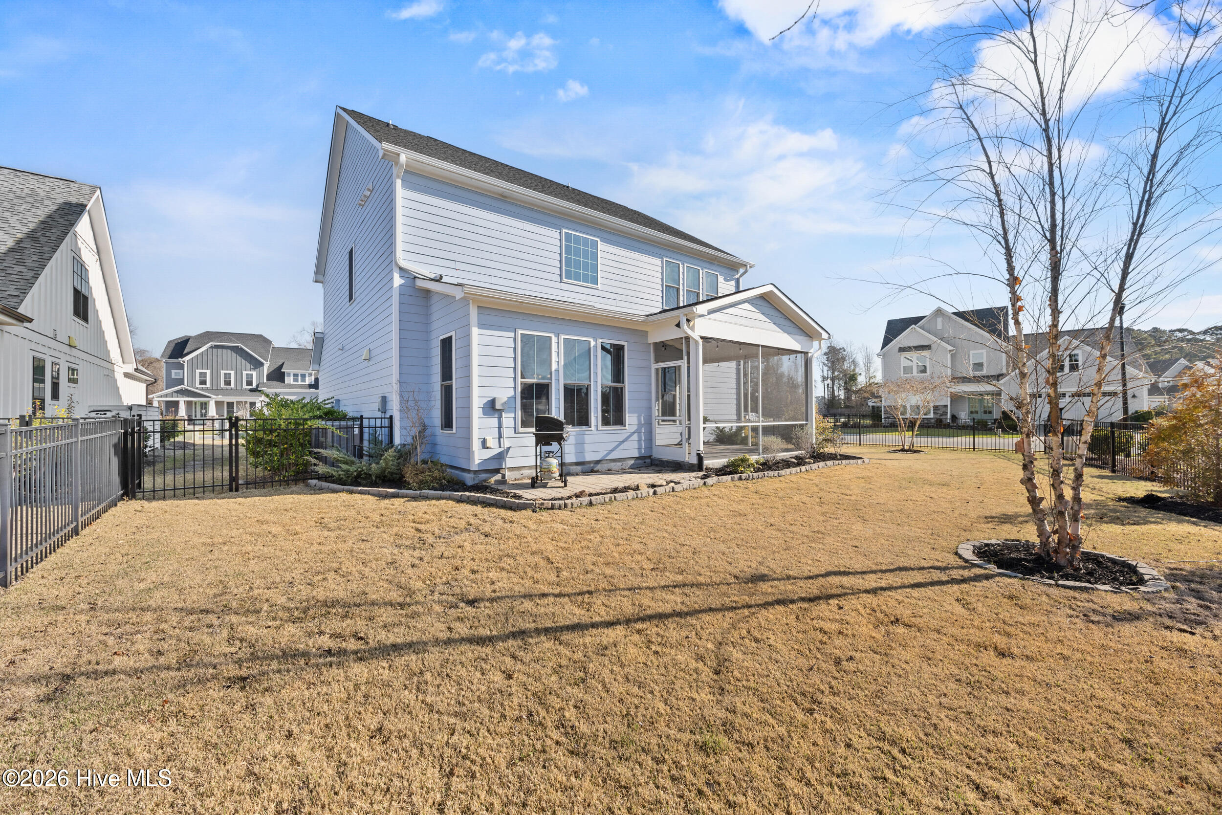 100560002 | Photo 43