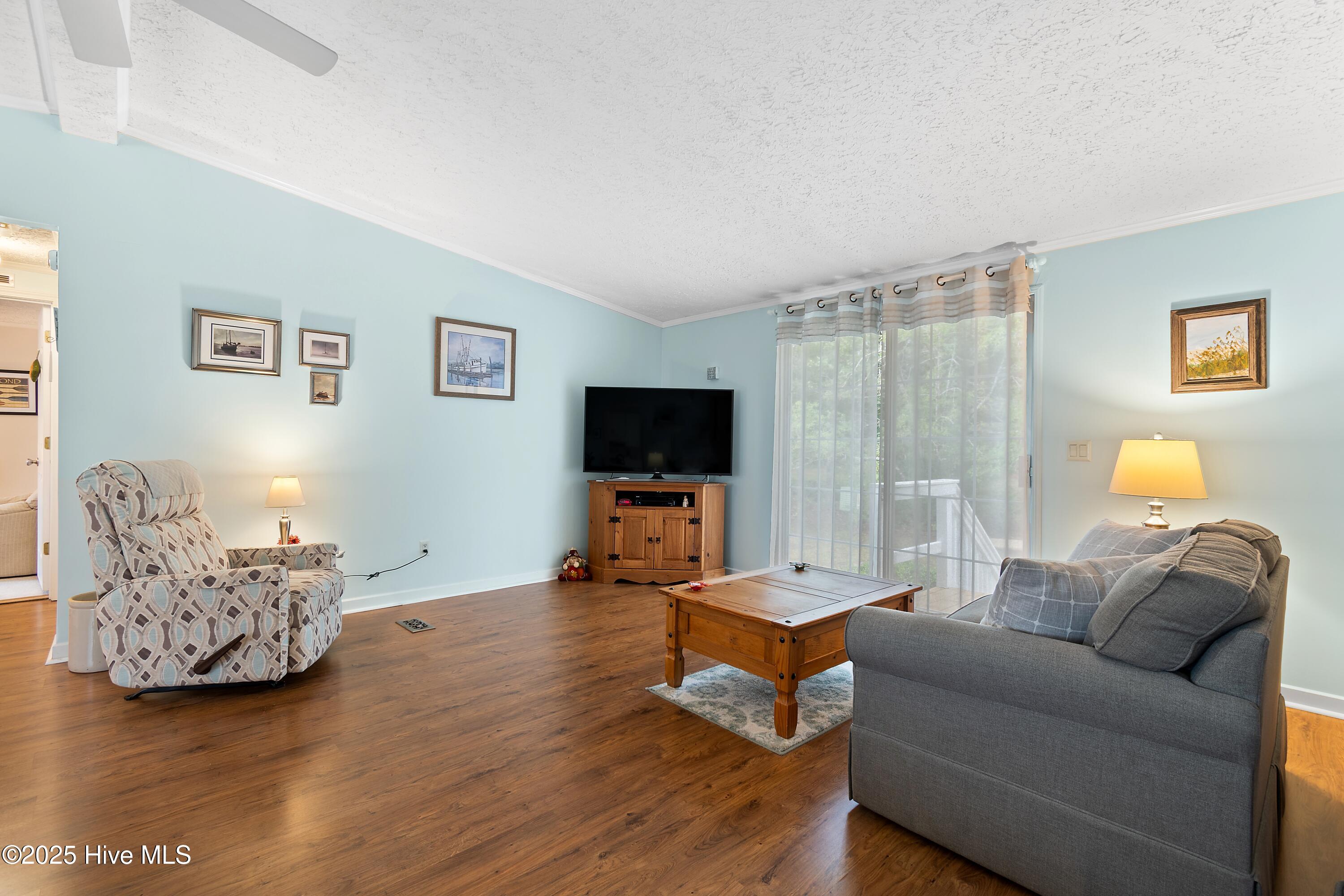 100537026 | Photo 10