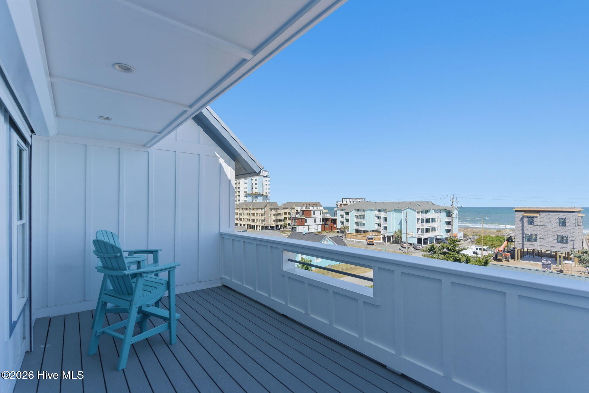 100570056 | Photo 61