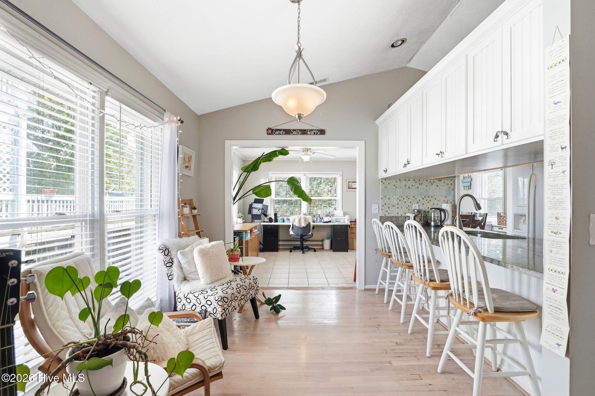 100566734 | Photo 12