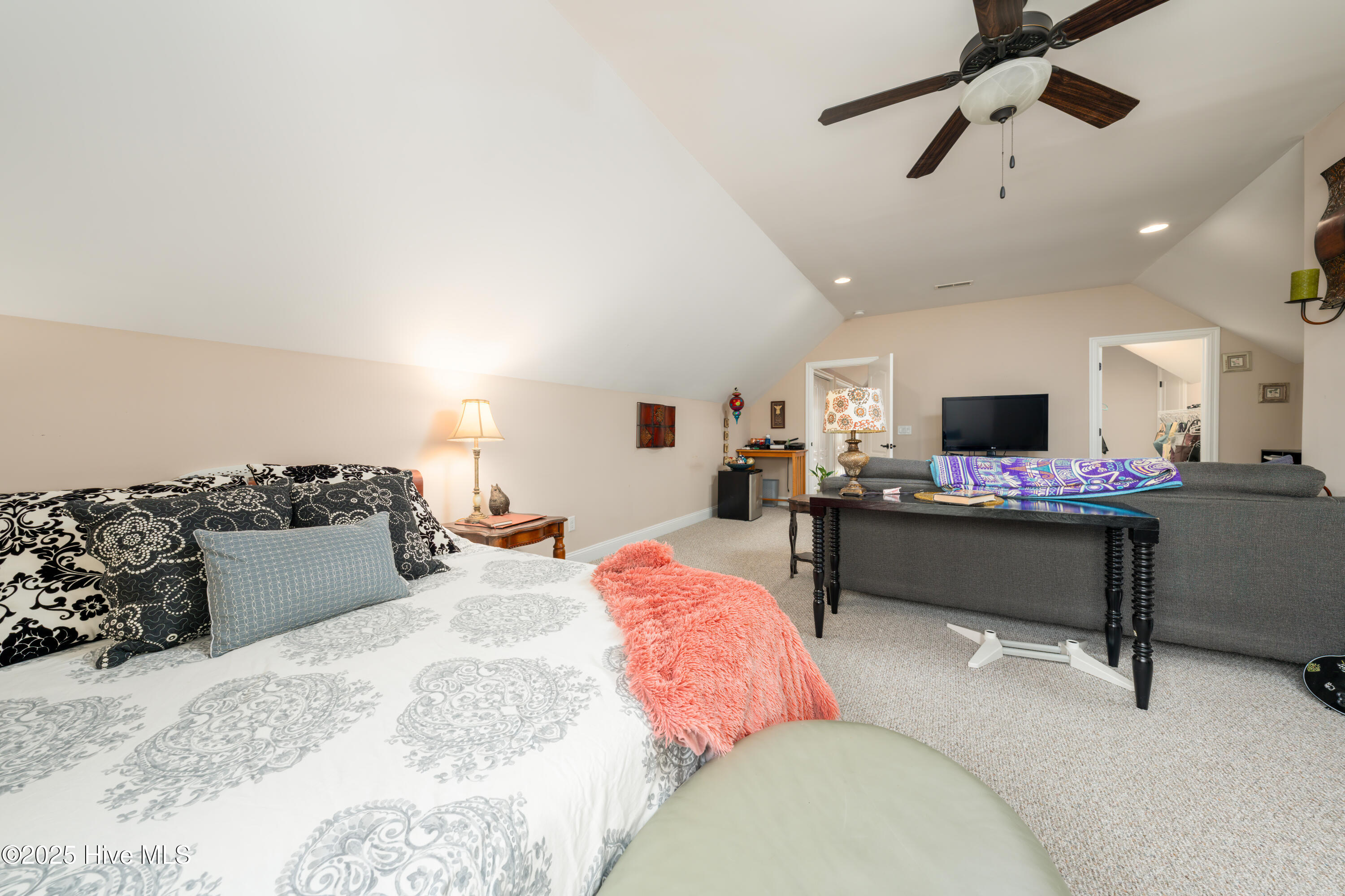 100535400 | Photo 35