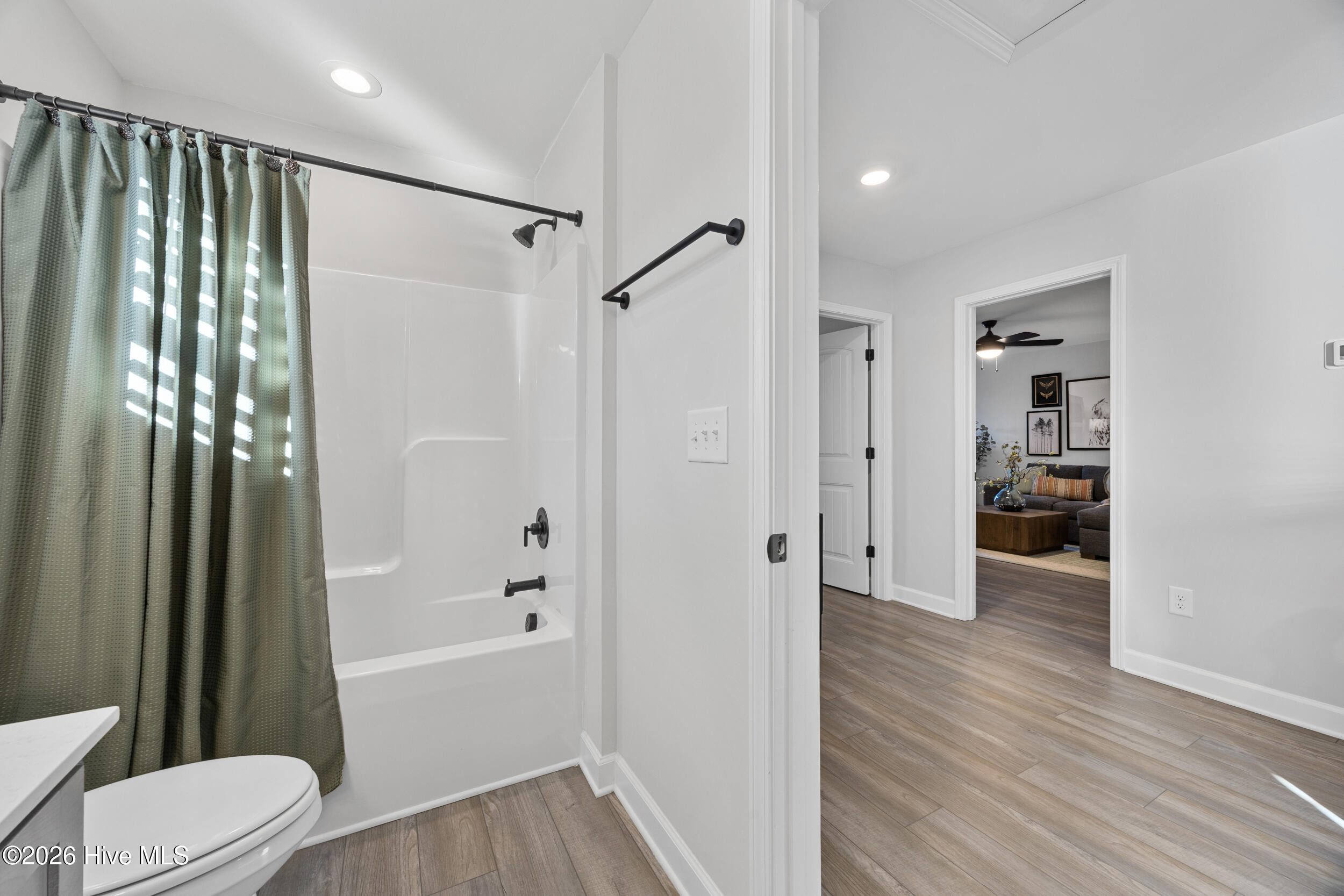 100548050 | Photo 30