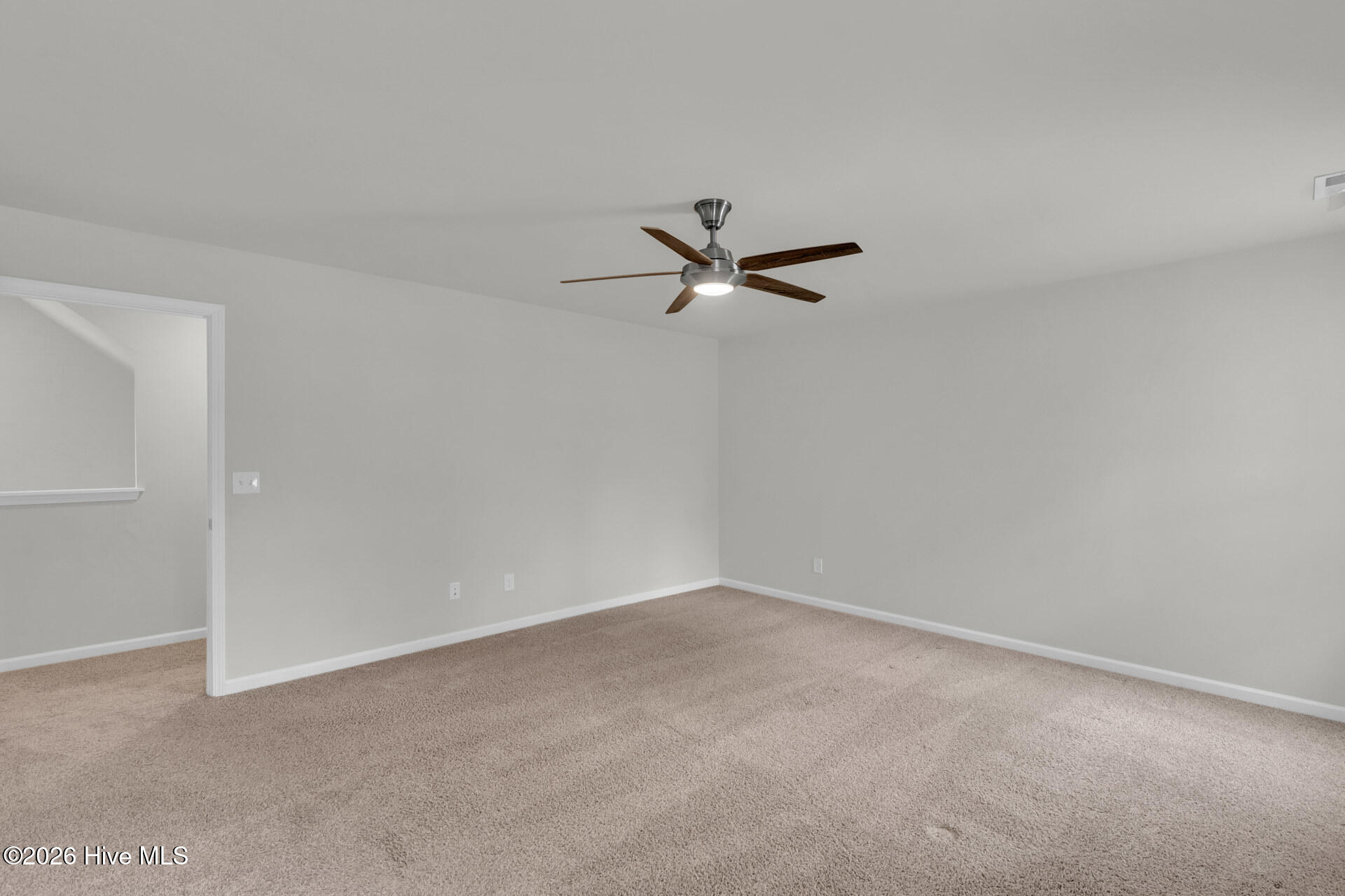 100549355 | Photo 15