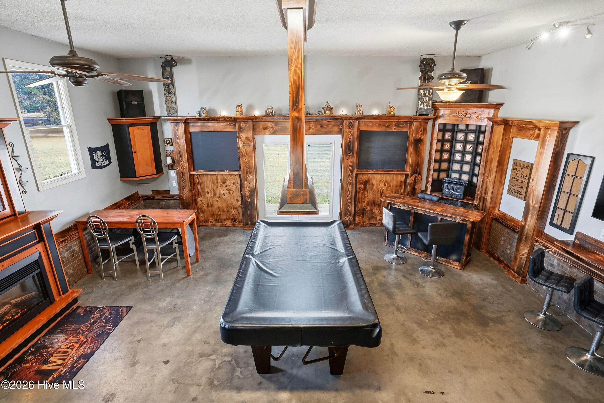 100551882 | Photo 33