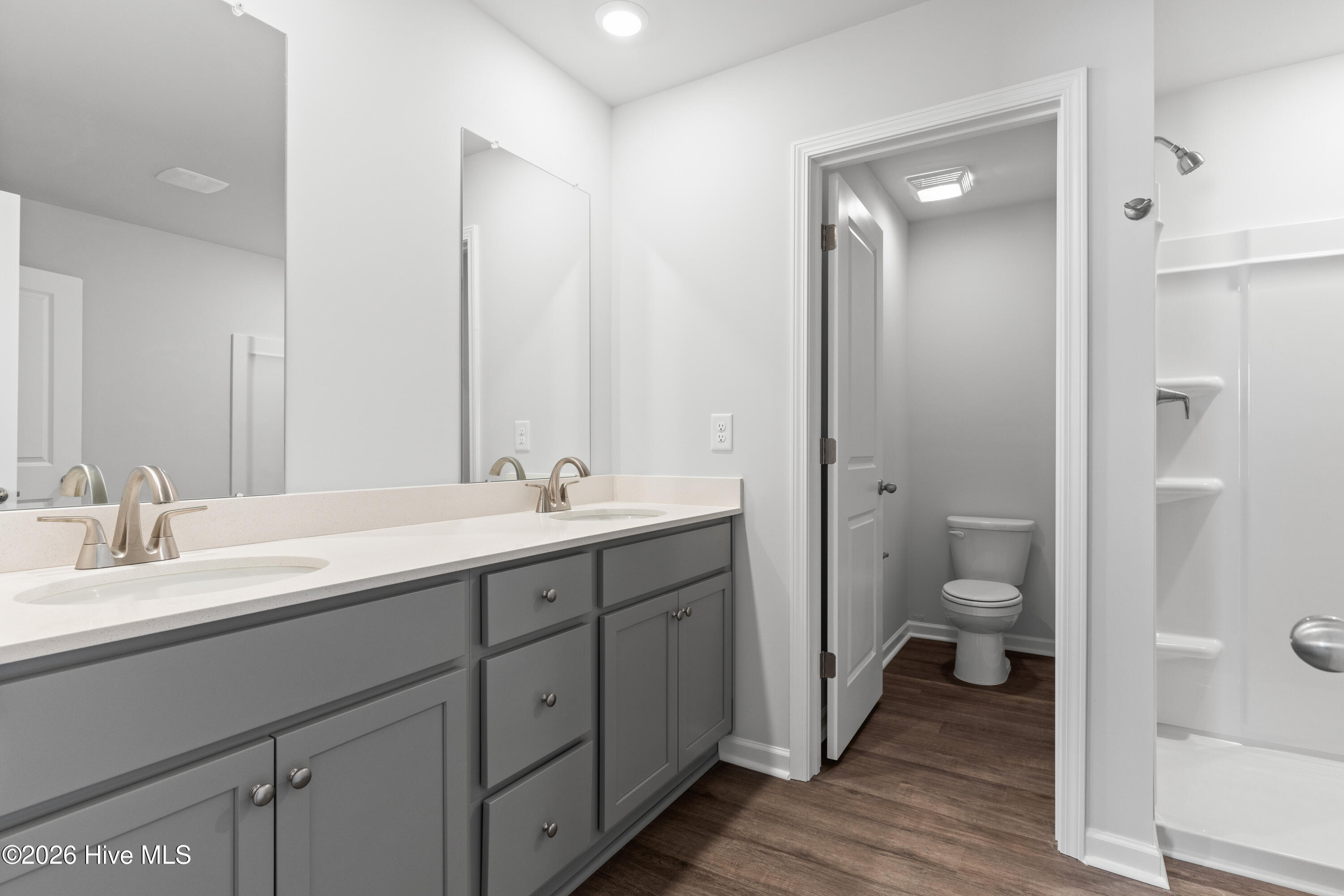 100538975 | Photo 18