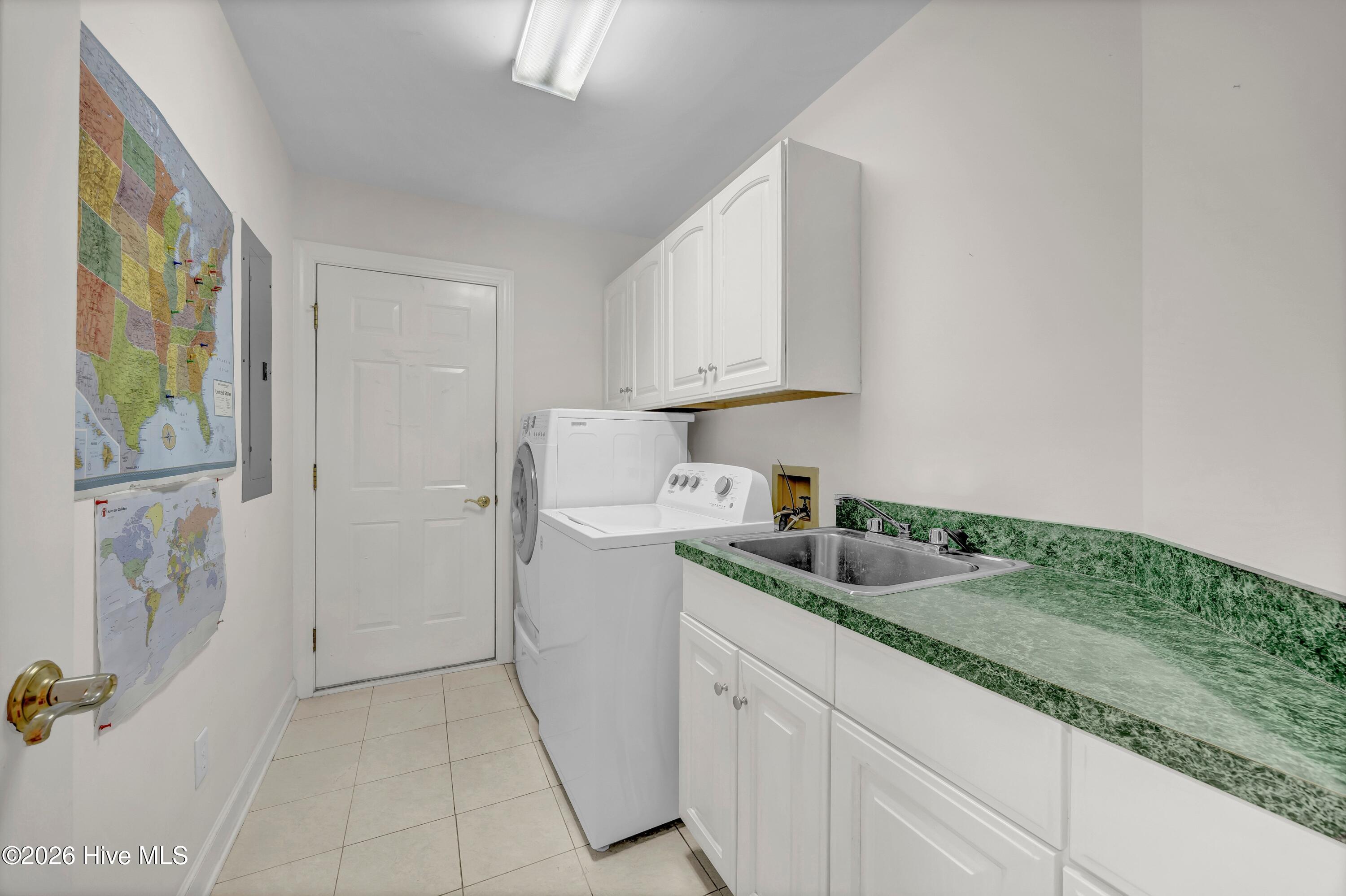 100566684 | Photo 38