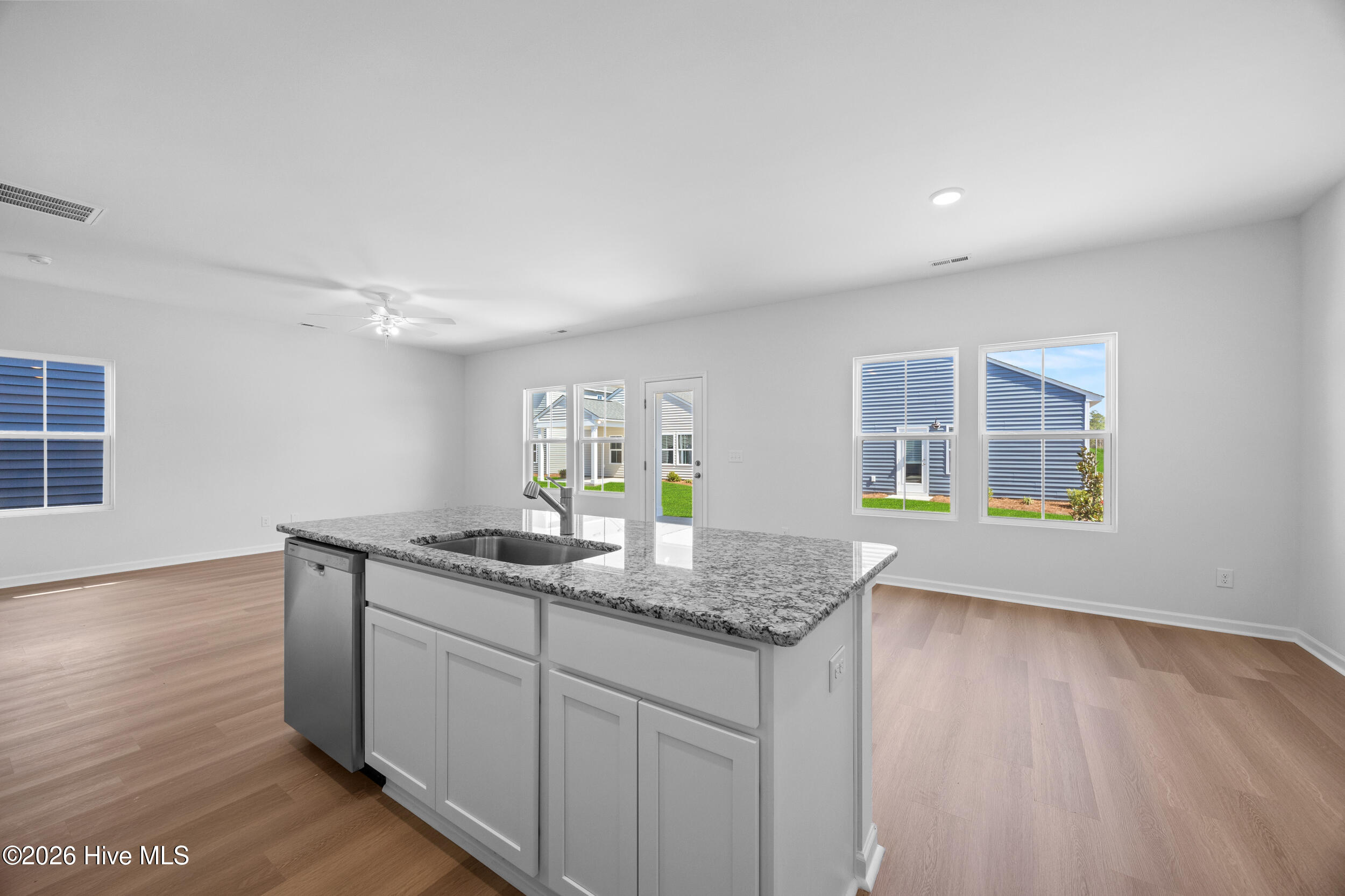 100547269 | Photo 32