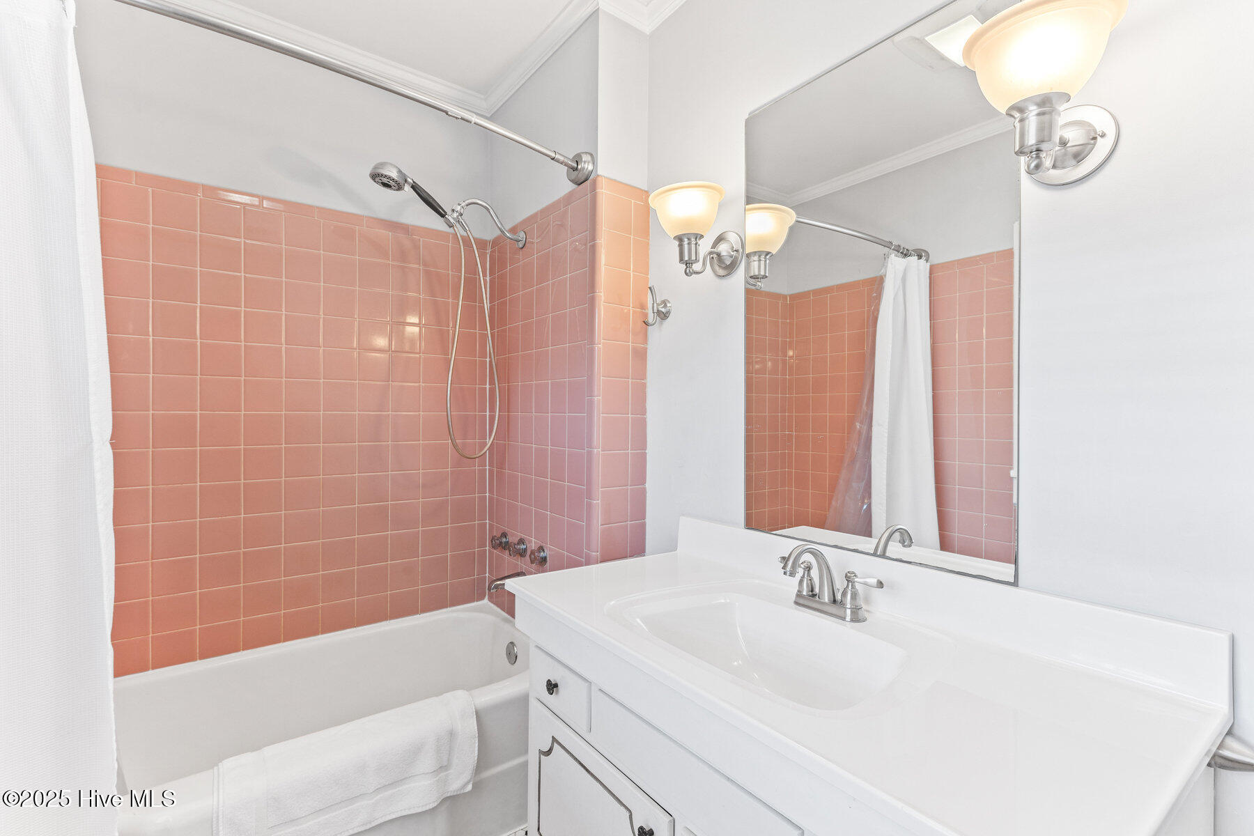 100561116 | Photo 36