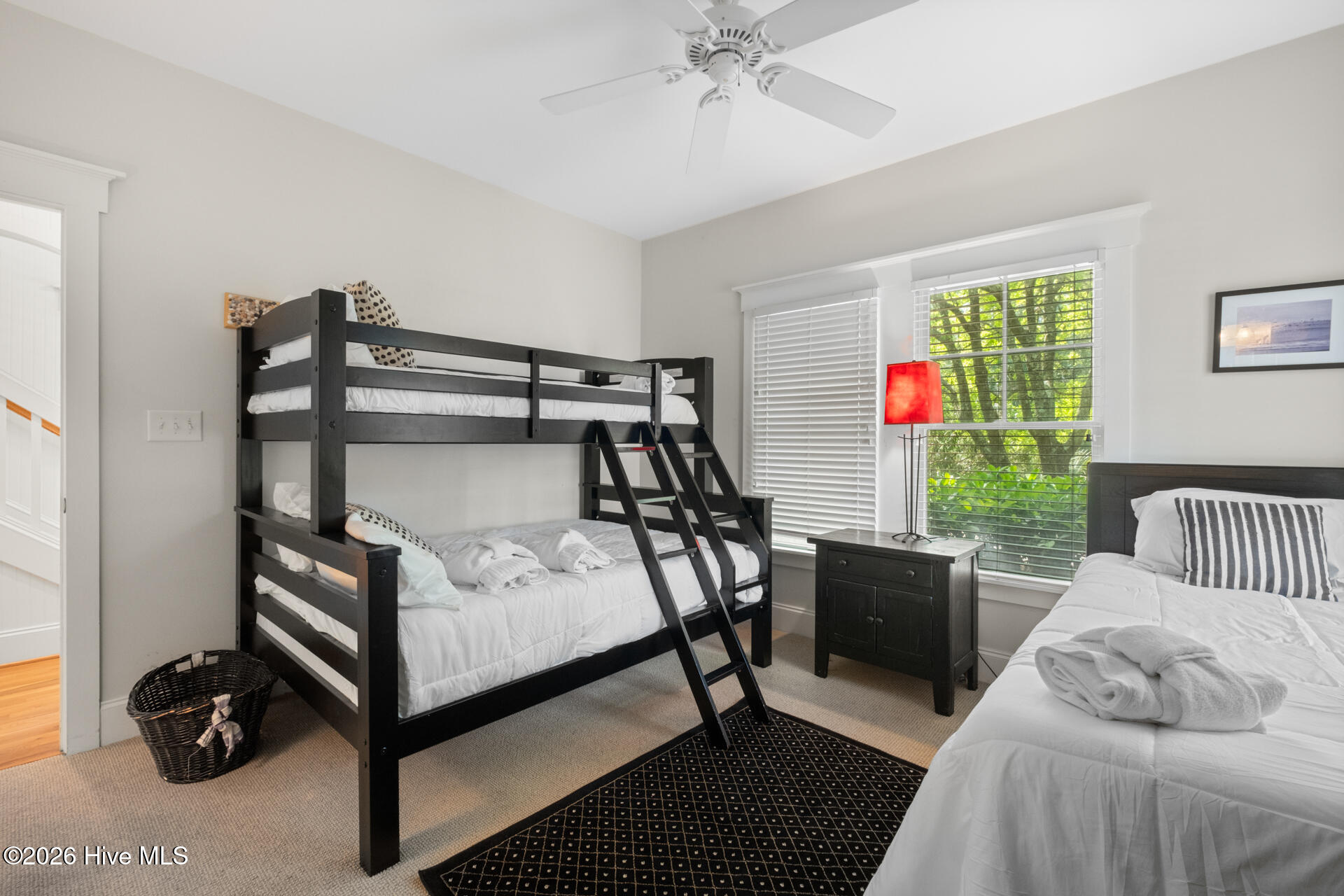 100567866 | Photo 30