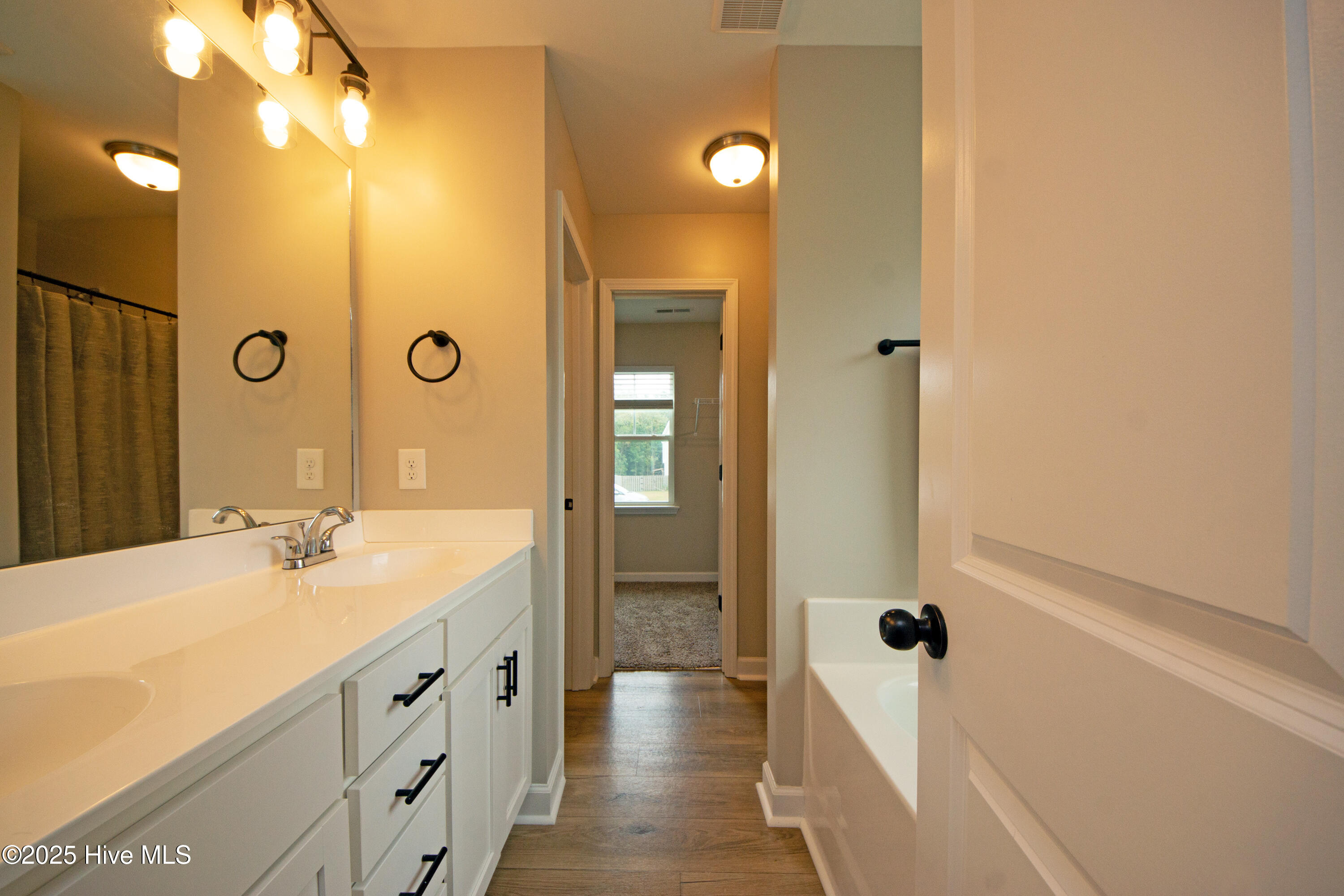 100539129 | Photo 16