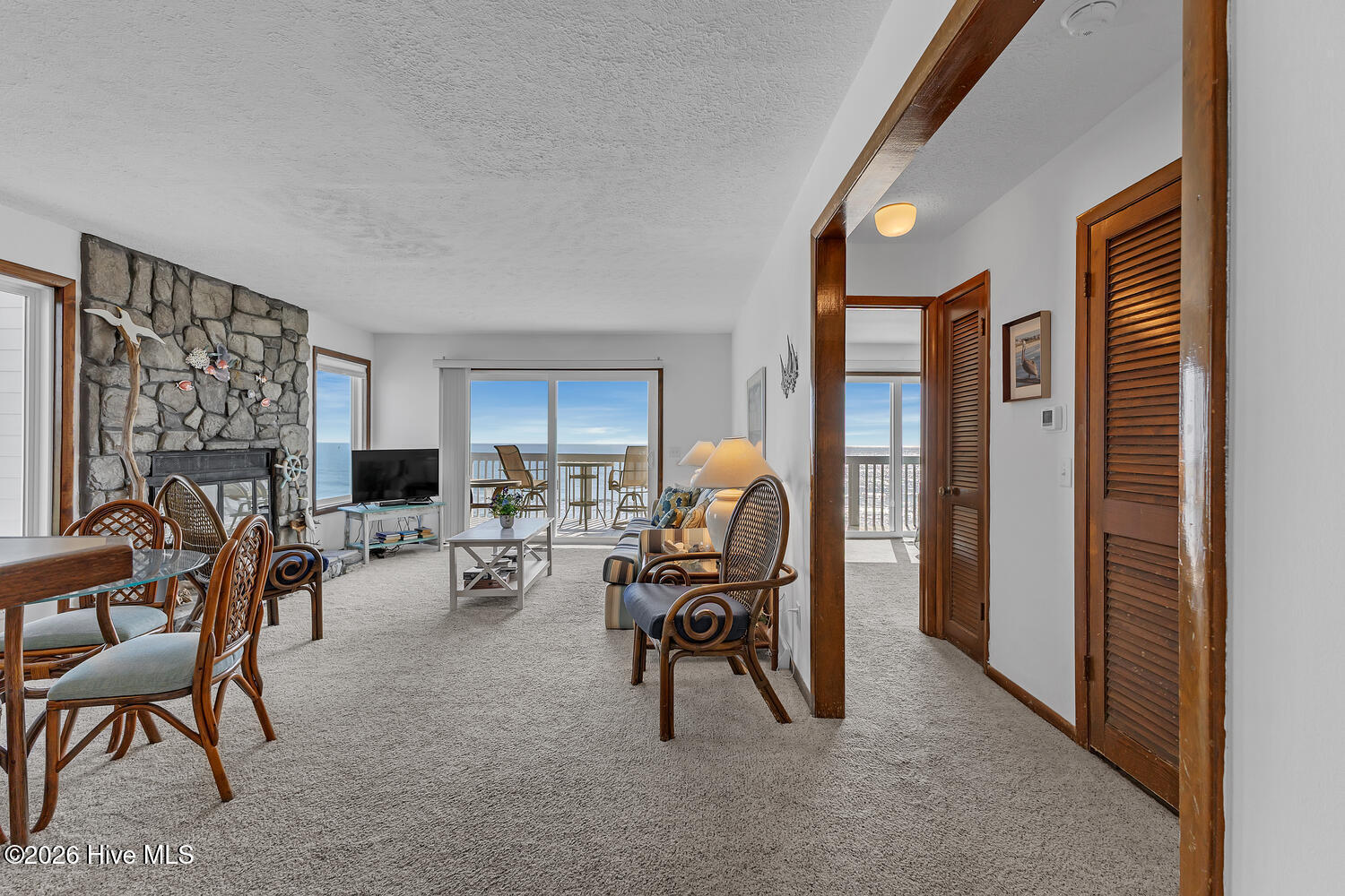 100560300 | Photo 18