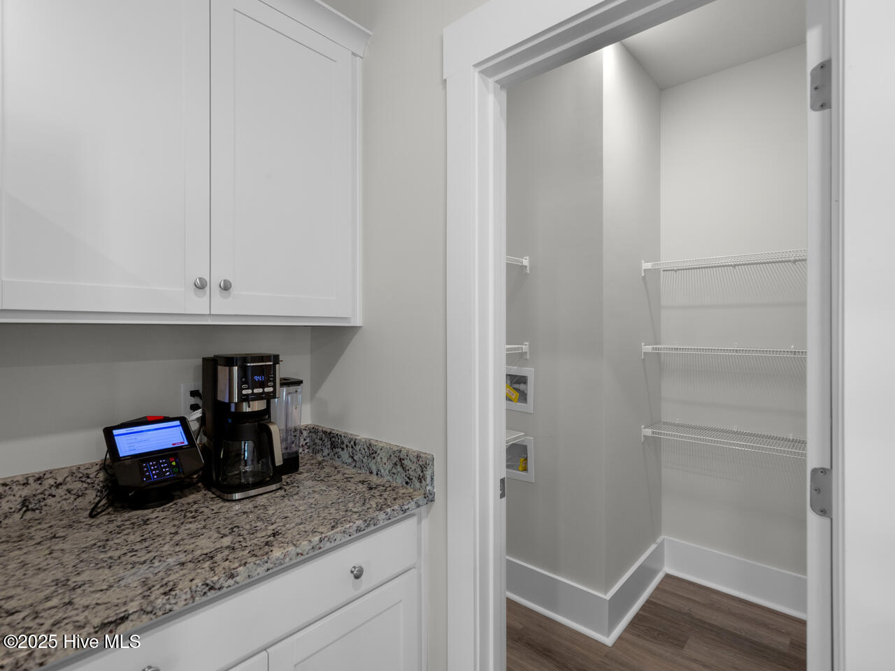 100537176 | Photo 11