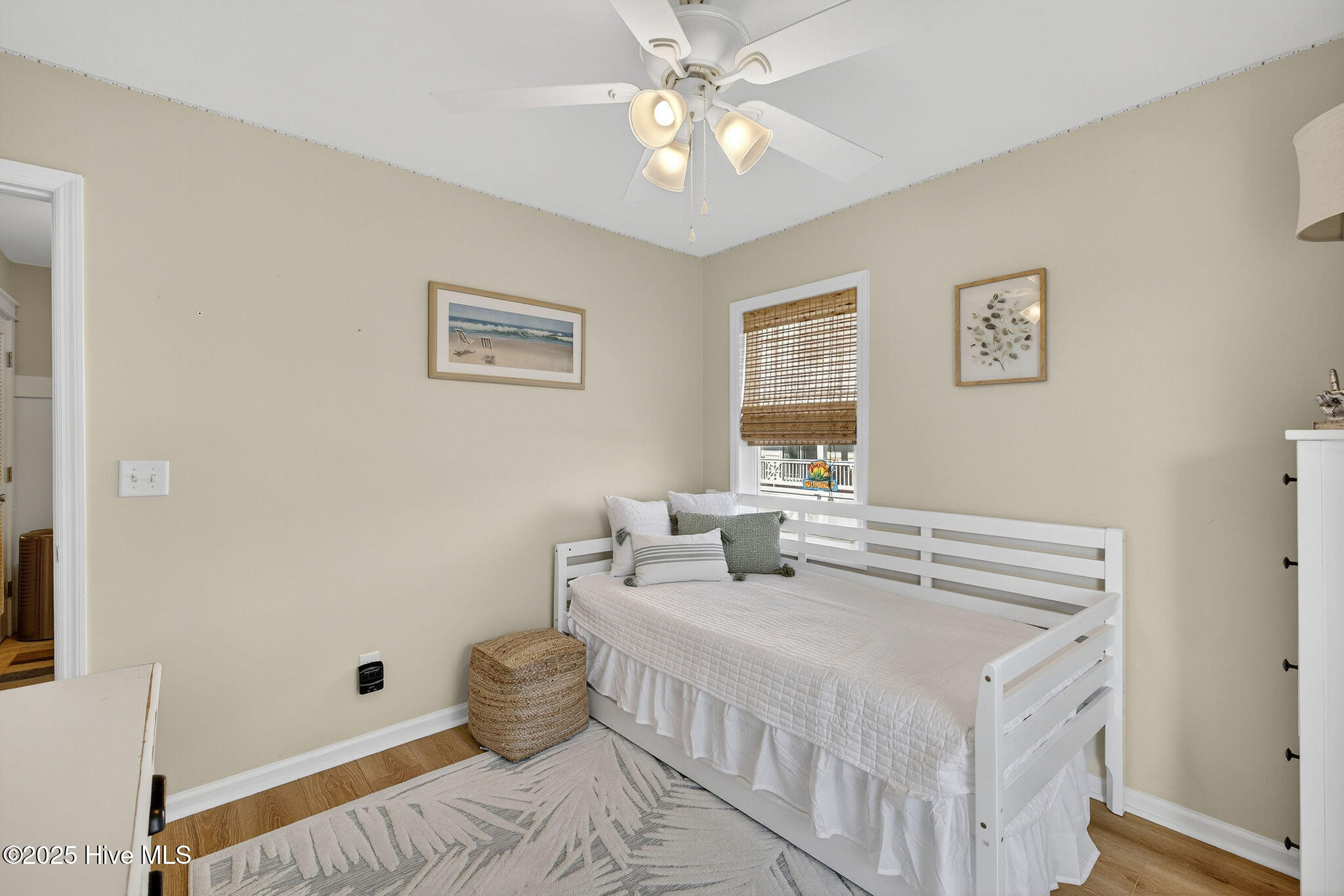 100533834 | Photo 36