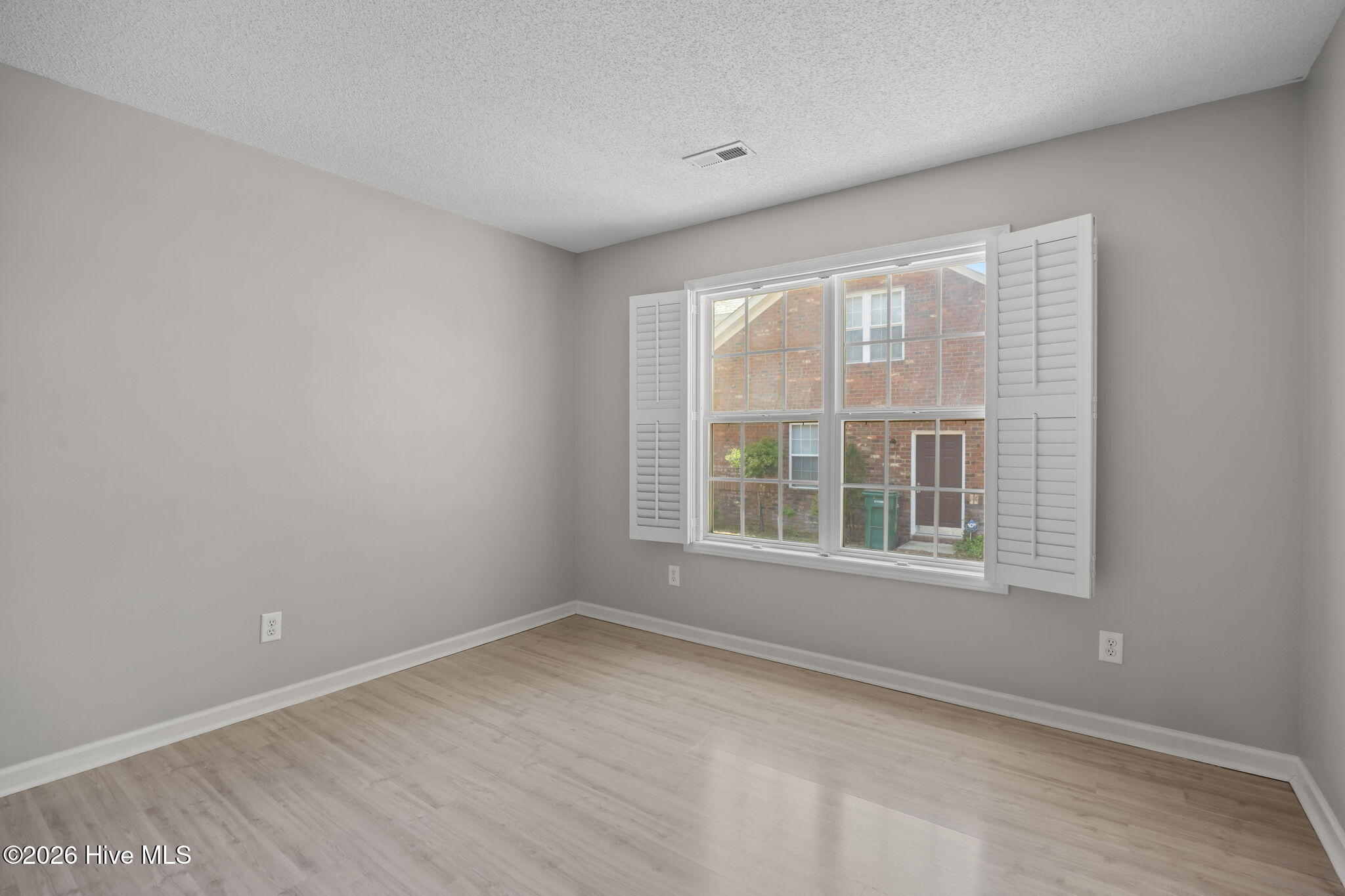 100565188 | Photo 31