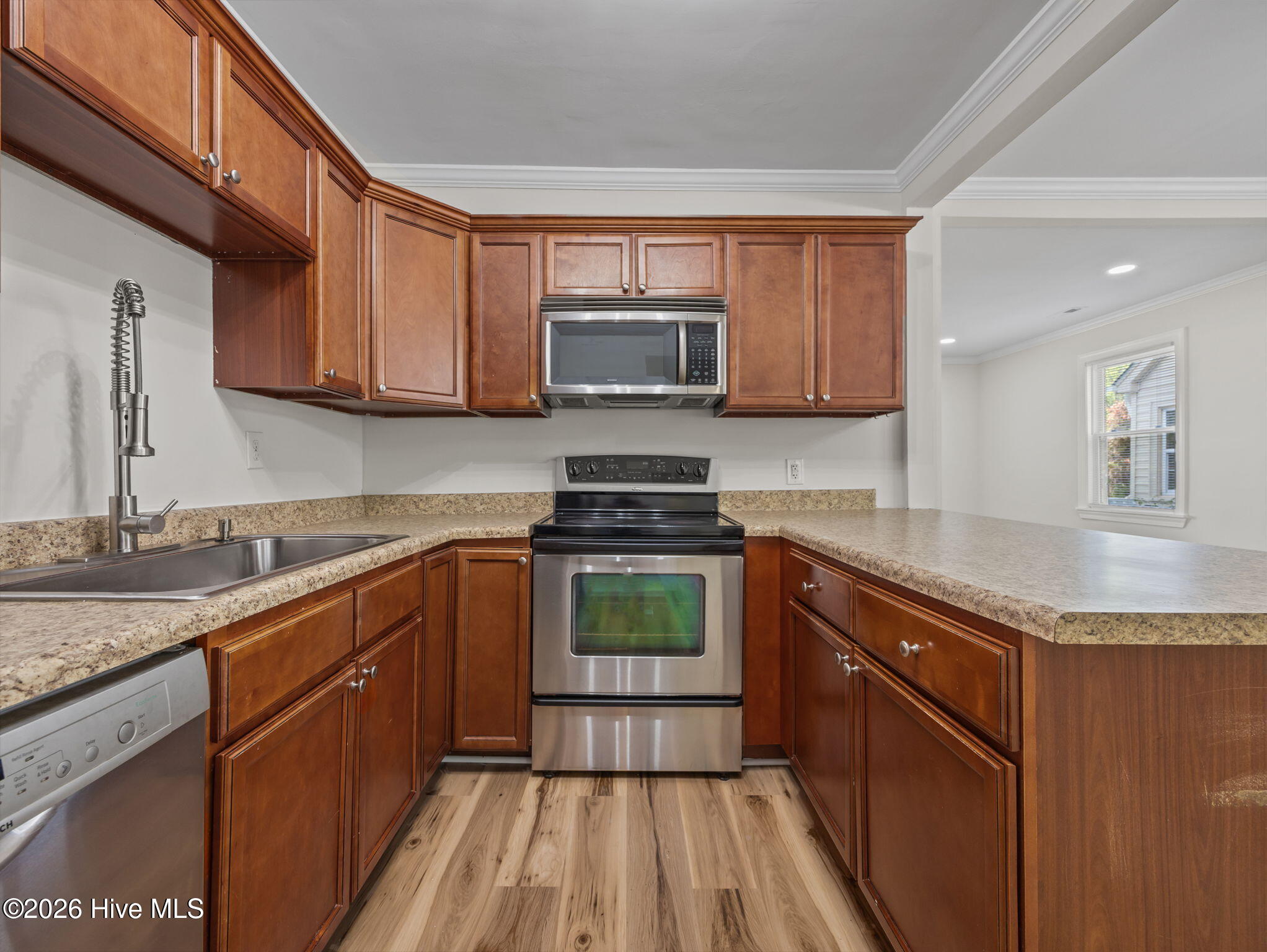 100568668 | Photo 18