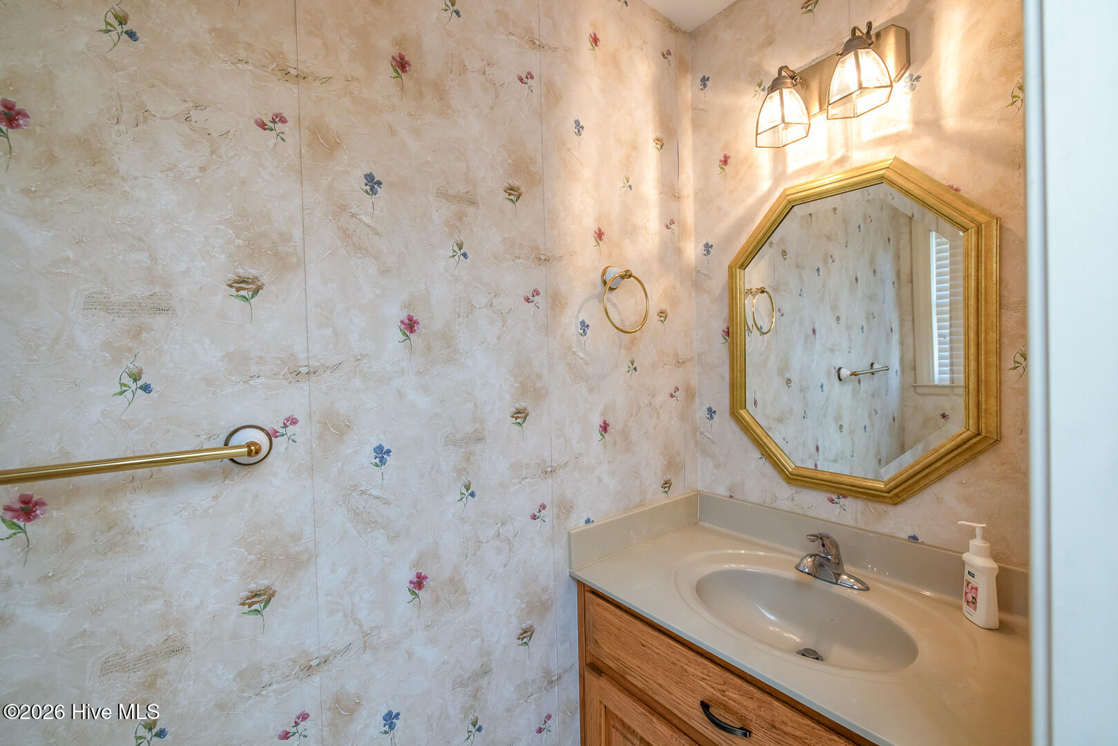 100570429 | Photo 32