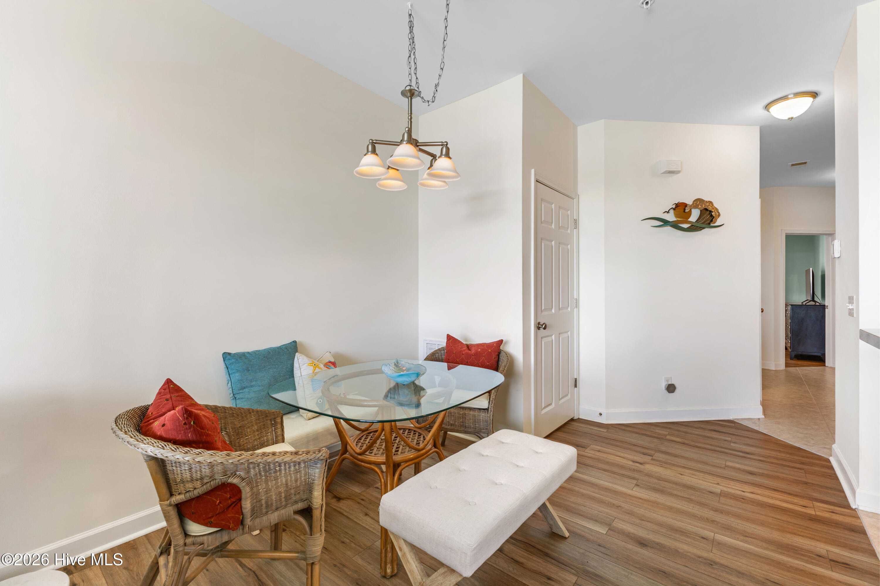 100570147 | Photo 15