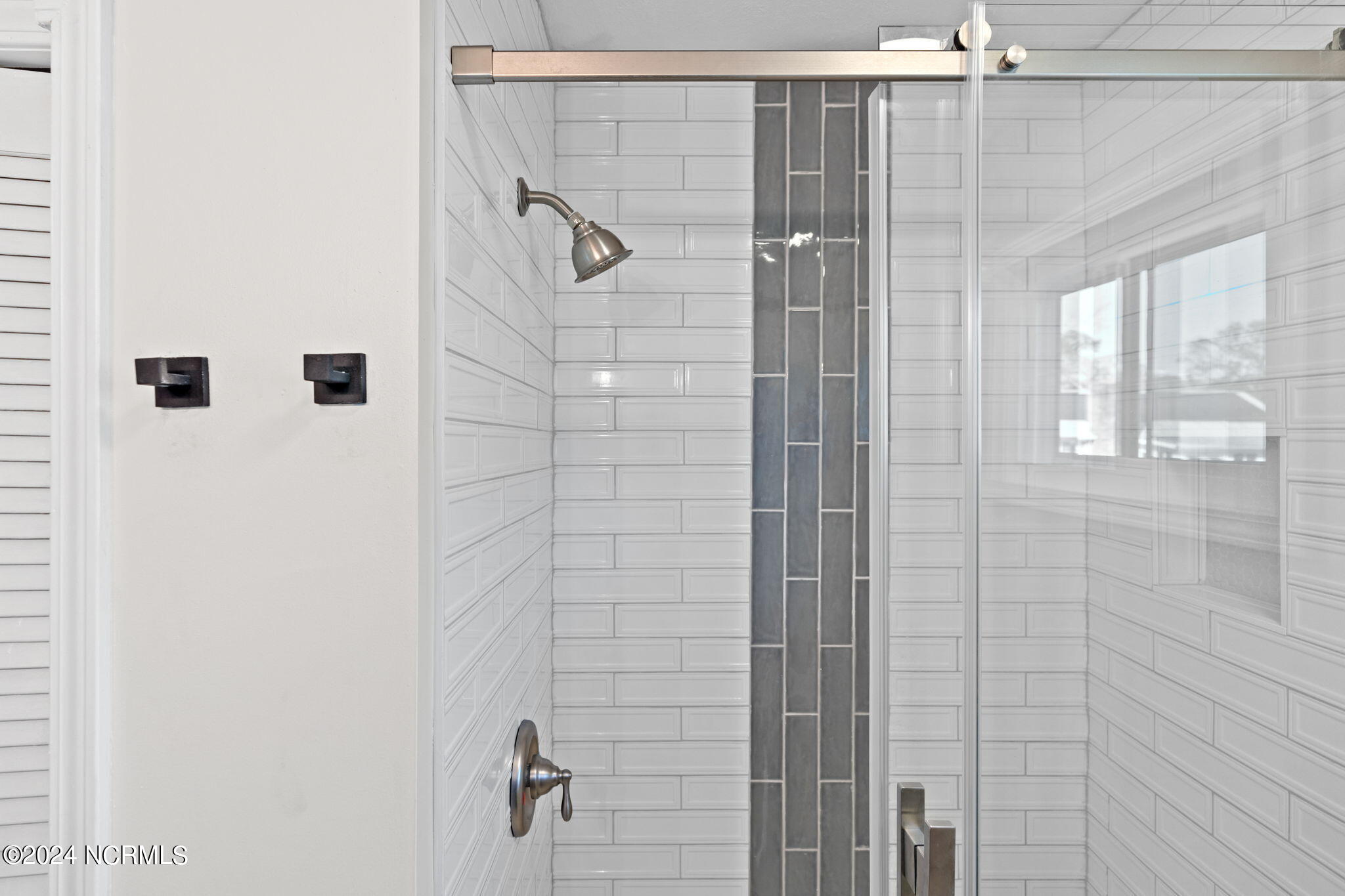 100566764 | Photo 27