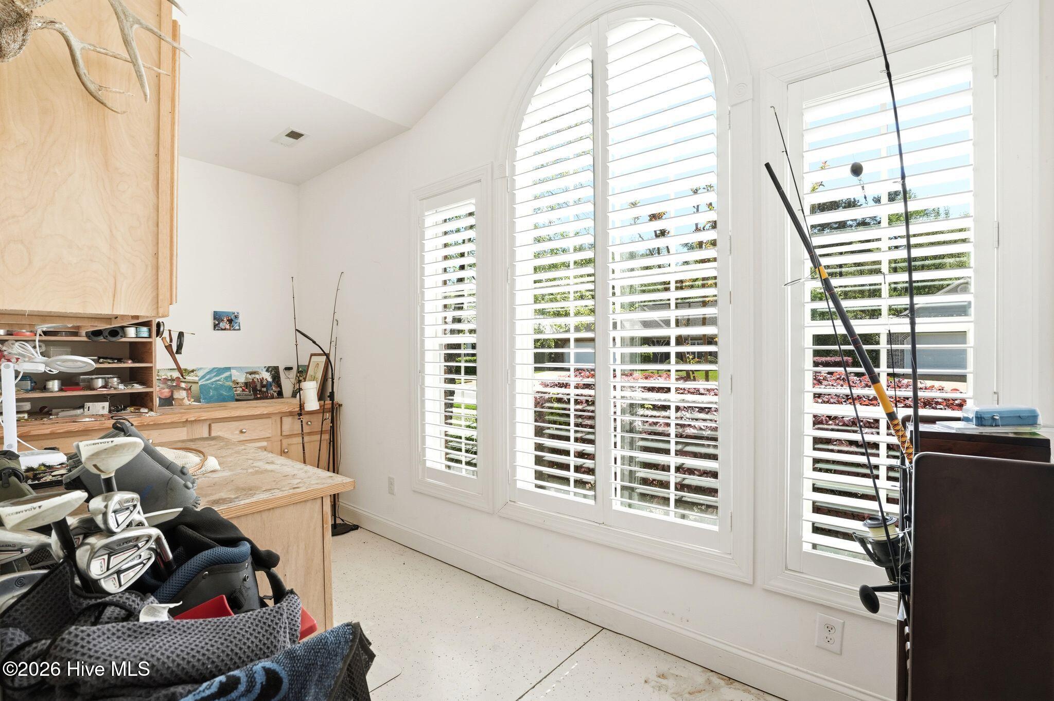 100565235 | Photo 58