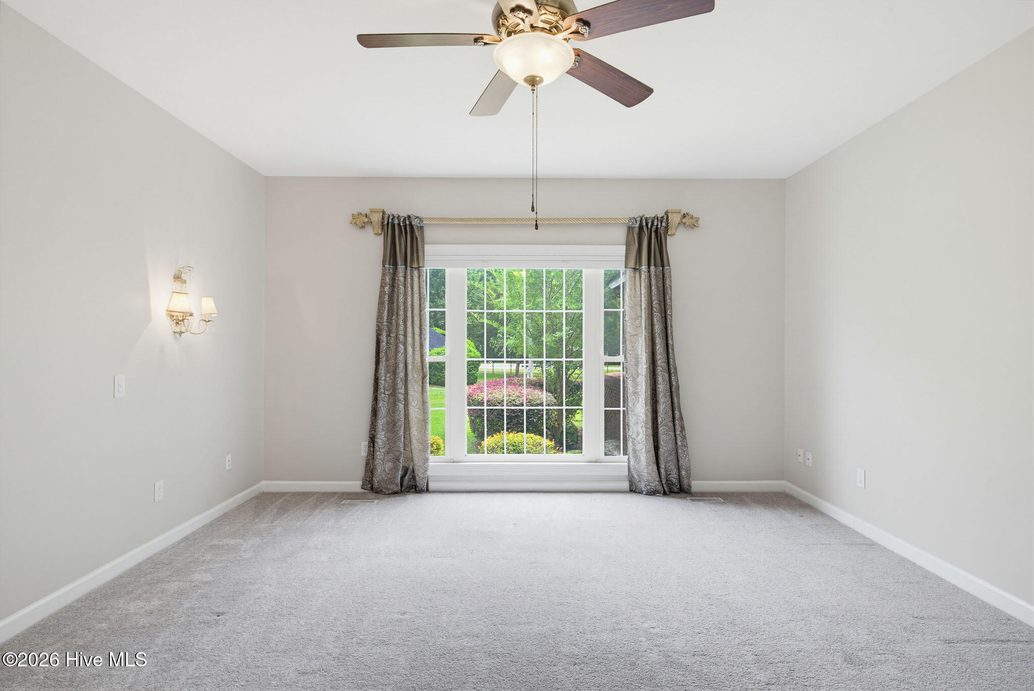 100570266 | Photo 31