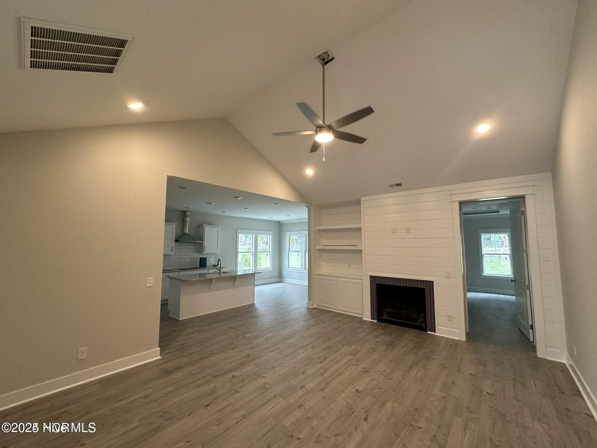 2054 Greenside Manor