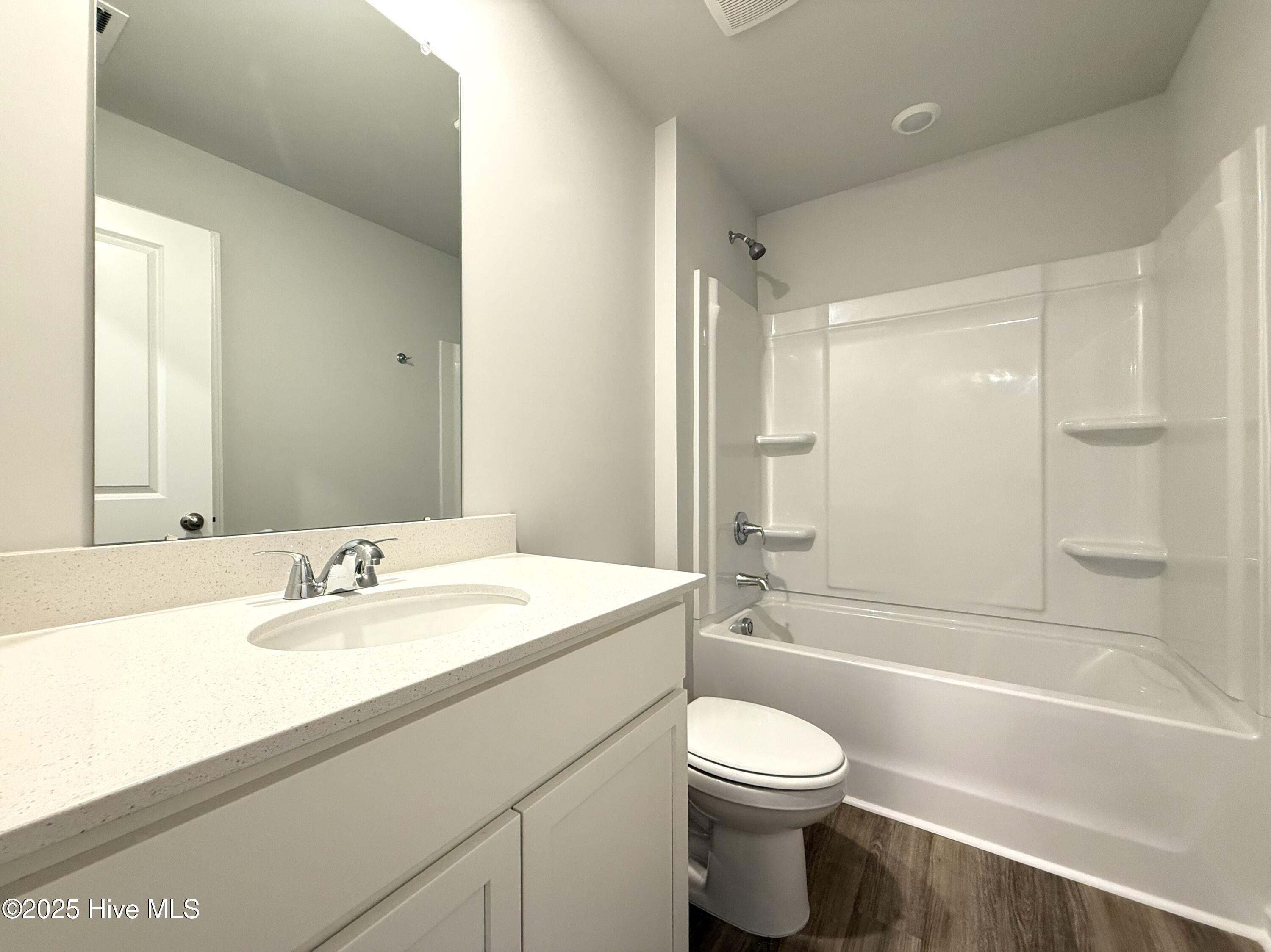 100525072 | Photo 15