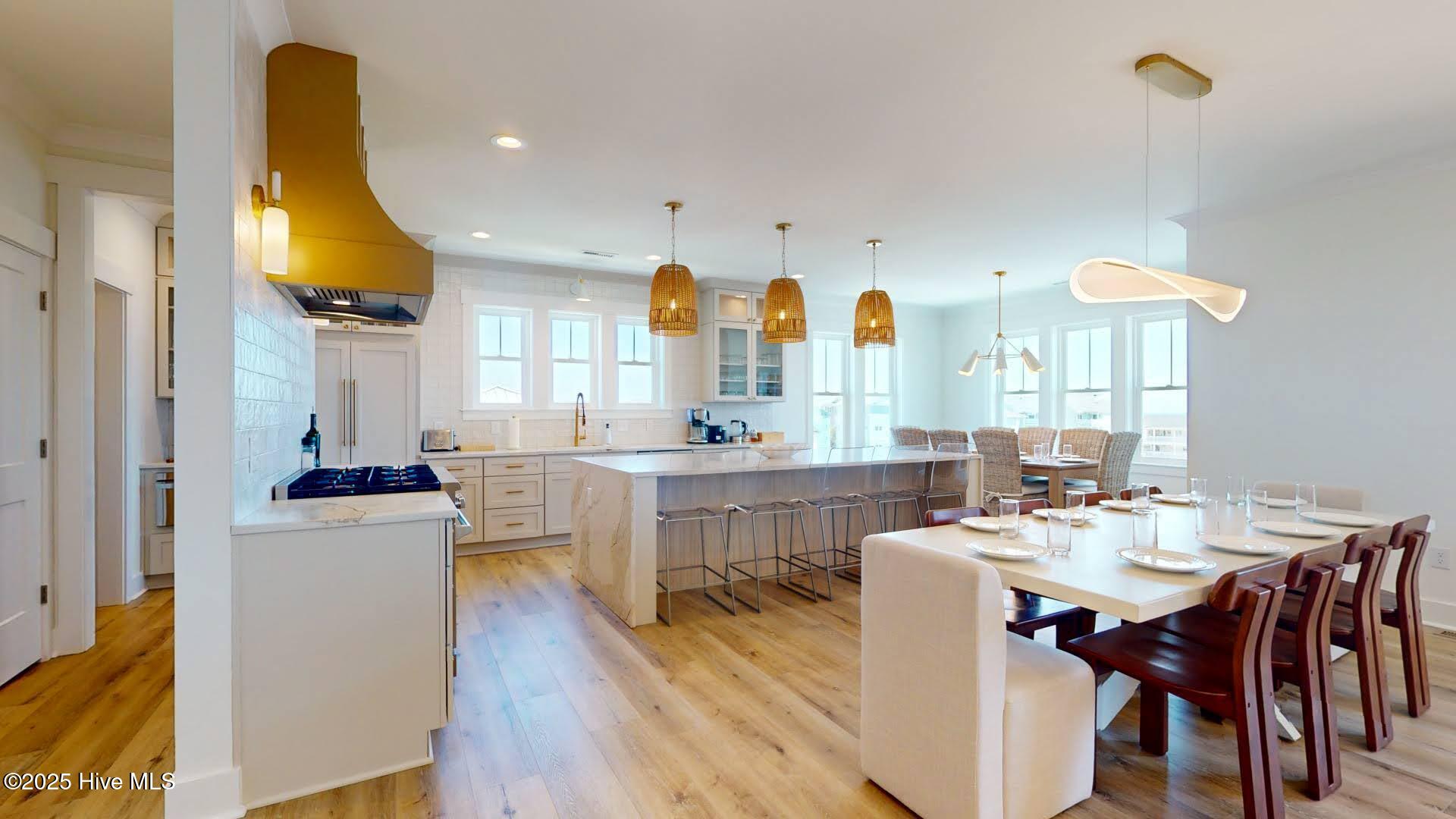 100560716 | Photo 23