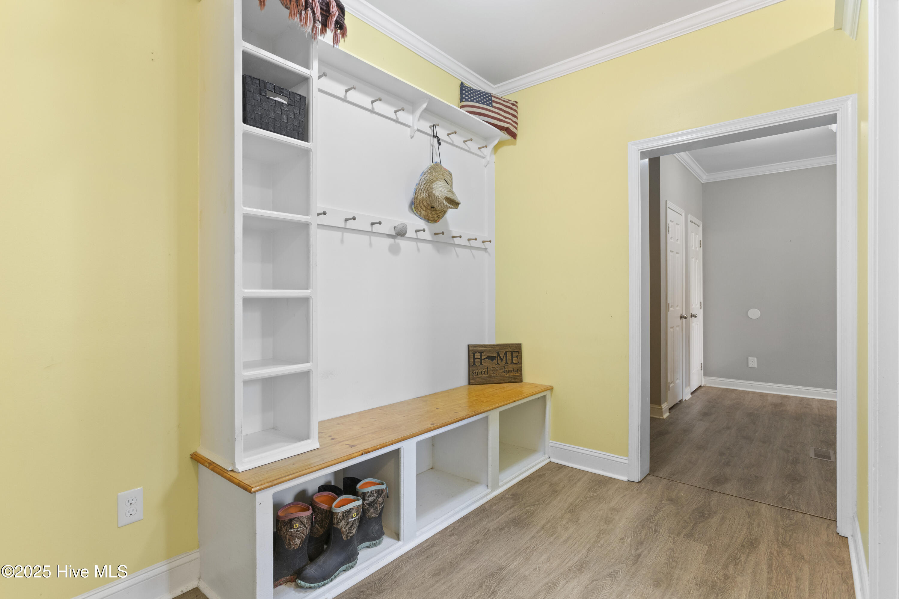 100540143 | Photo 21