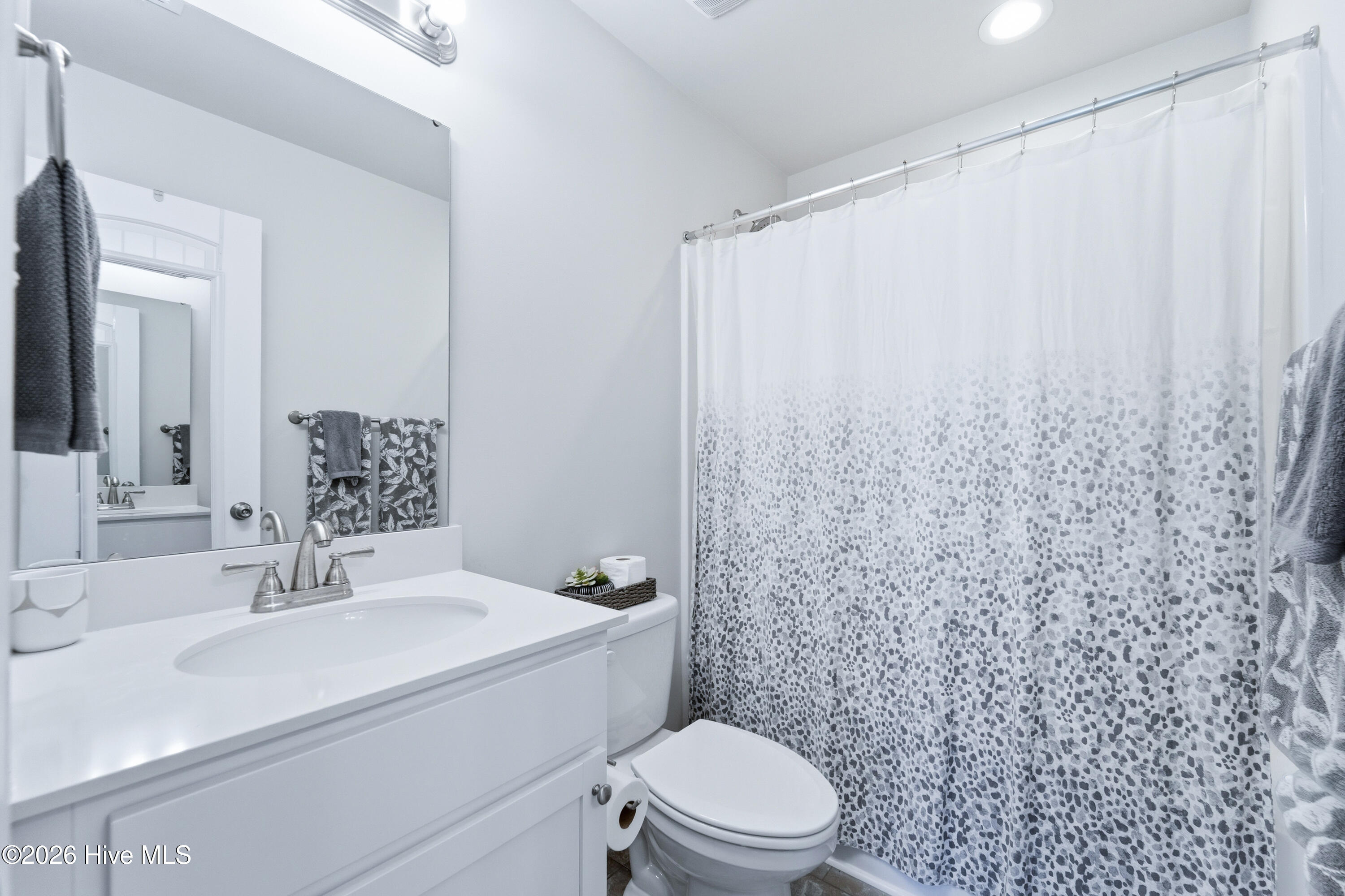 100569308 | Photo 13