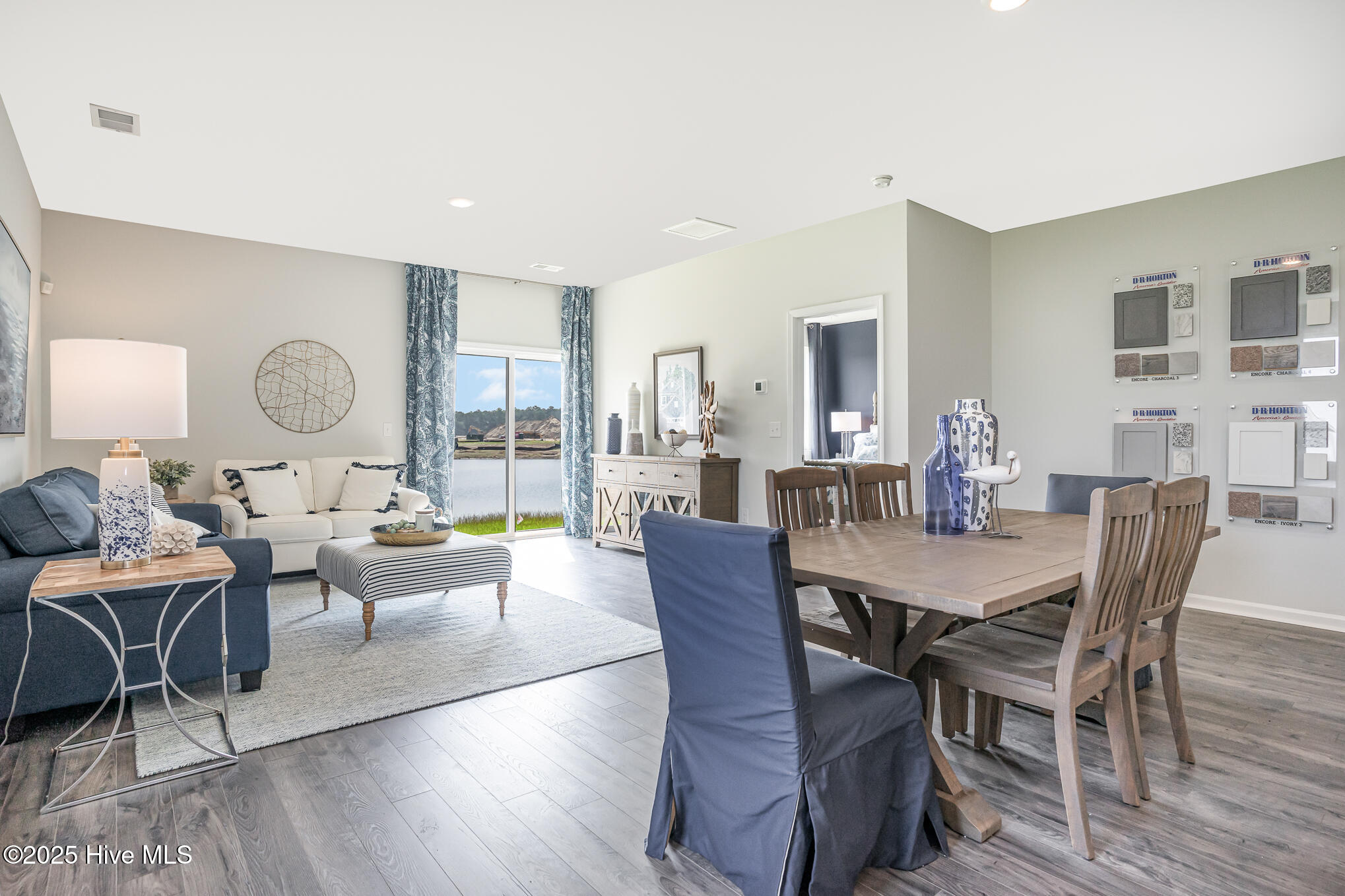 100549838 | Photo 10