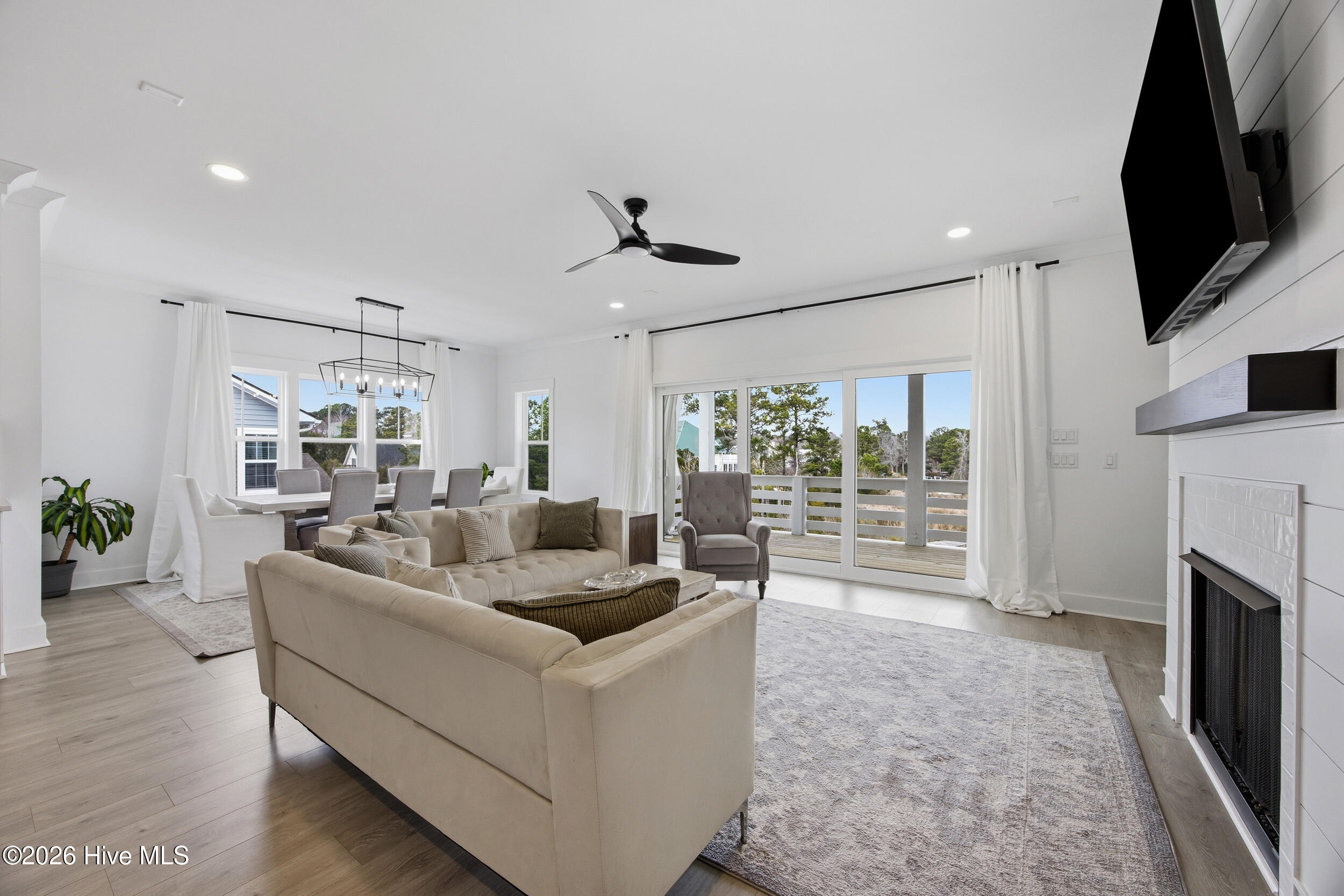 100558595 | Photo 19