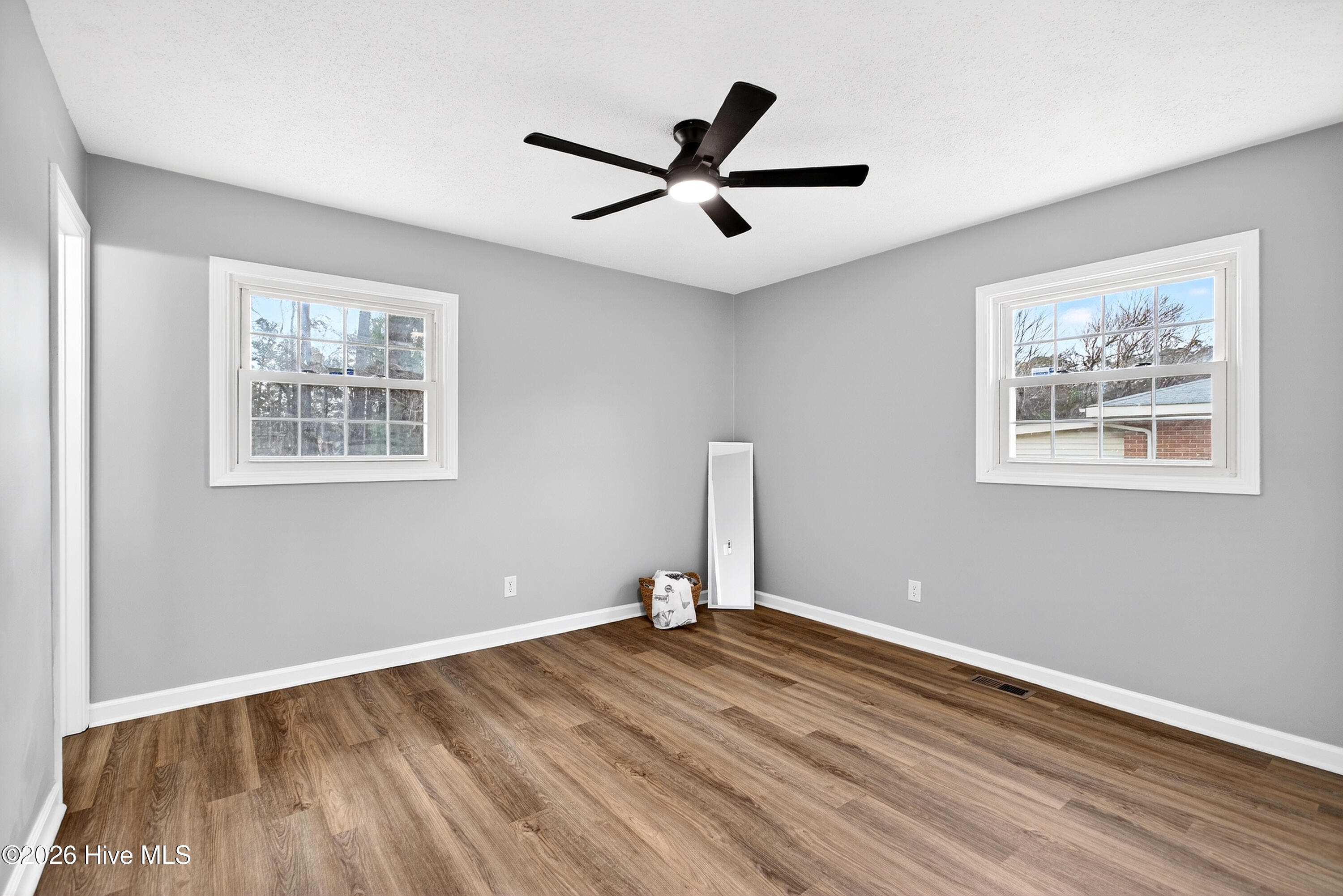 100551597 | Photo 19