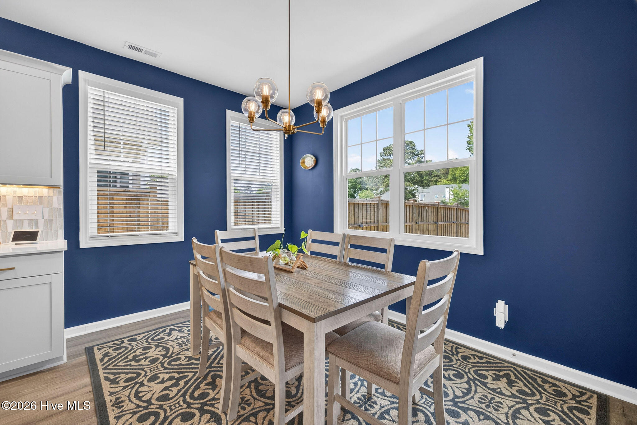 100569620 | Photo 14