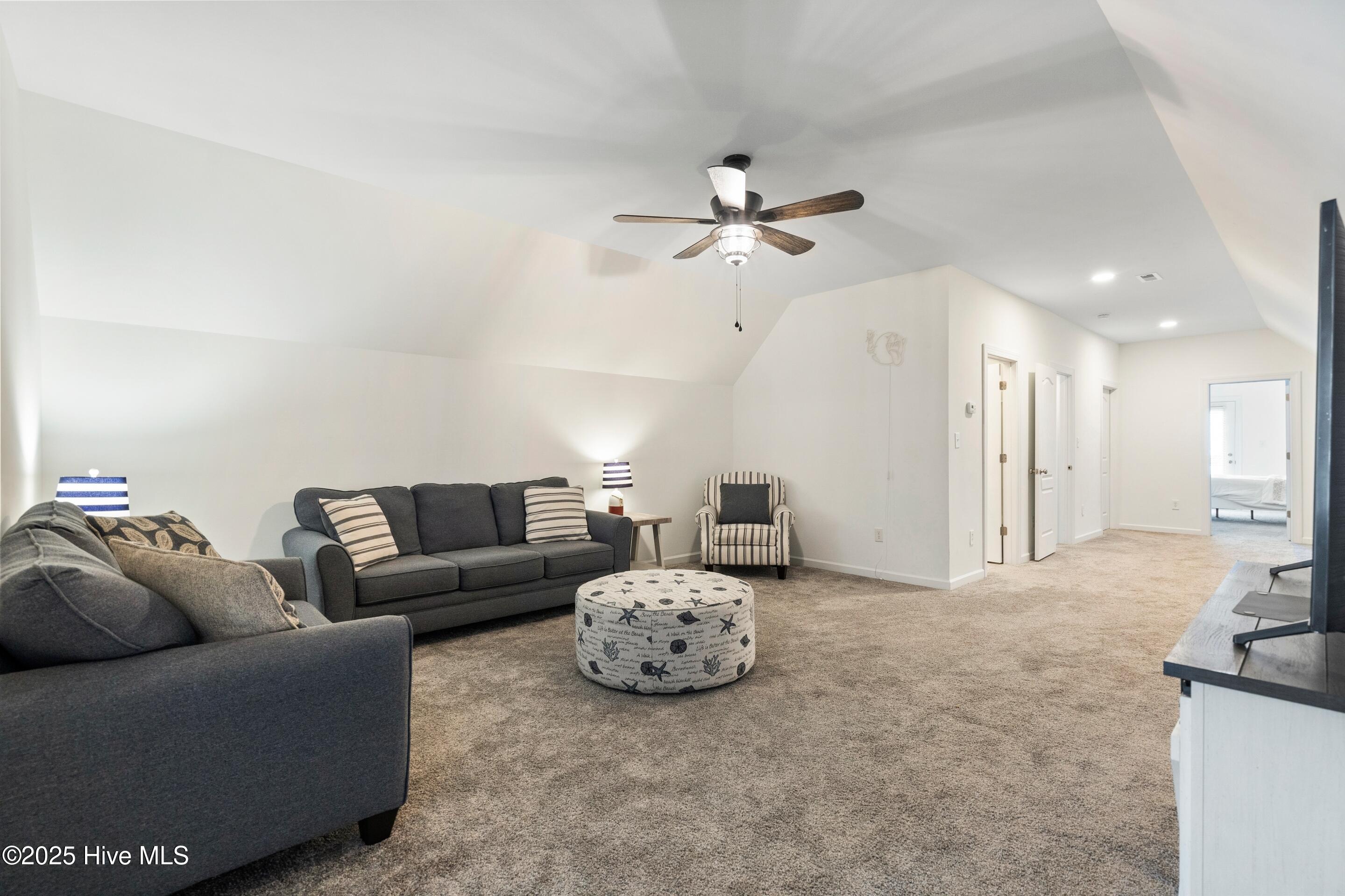 100542826 | Photo 40