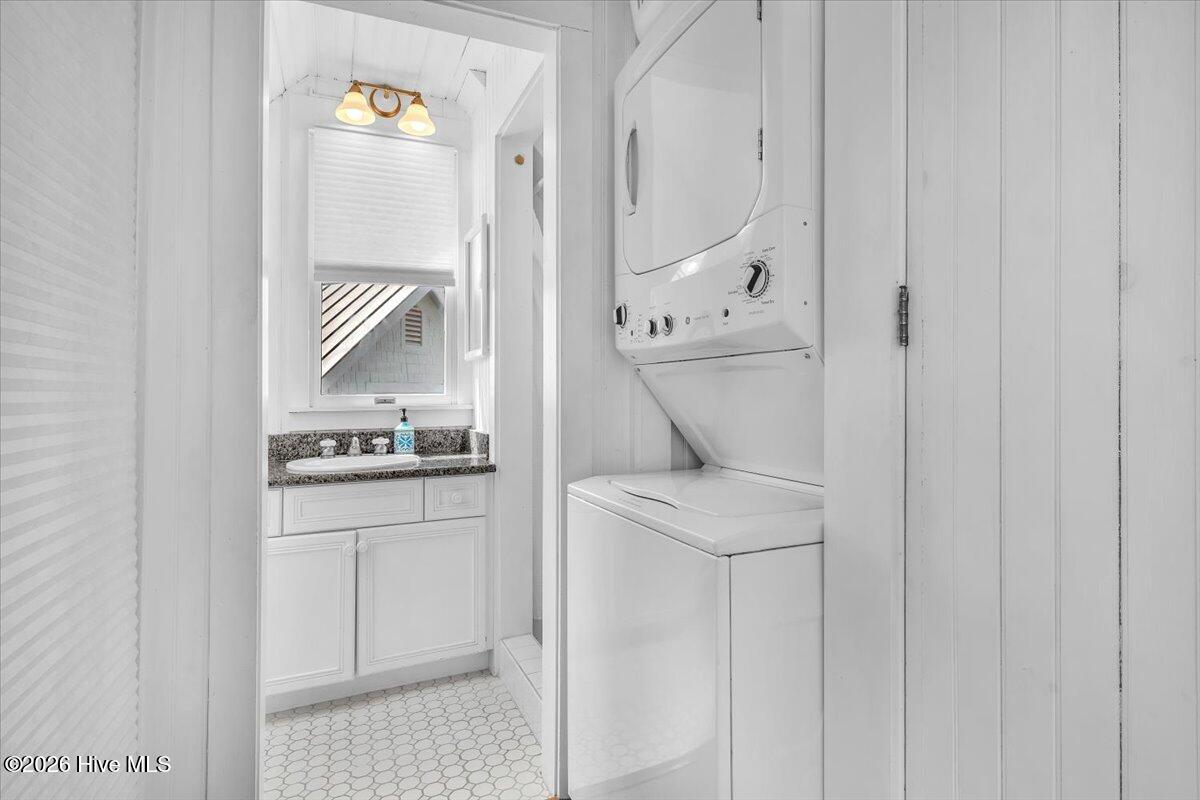 100563686 | Photo 23