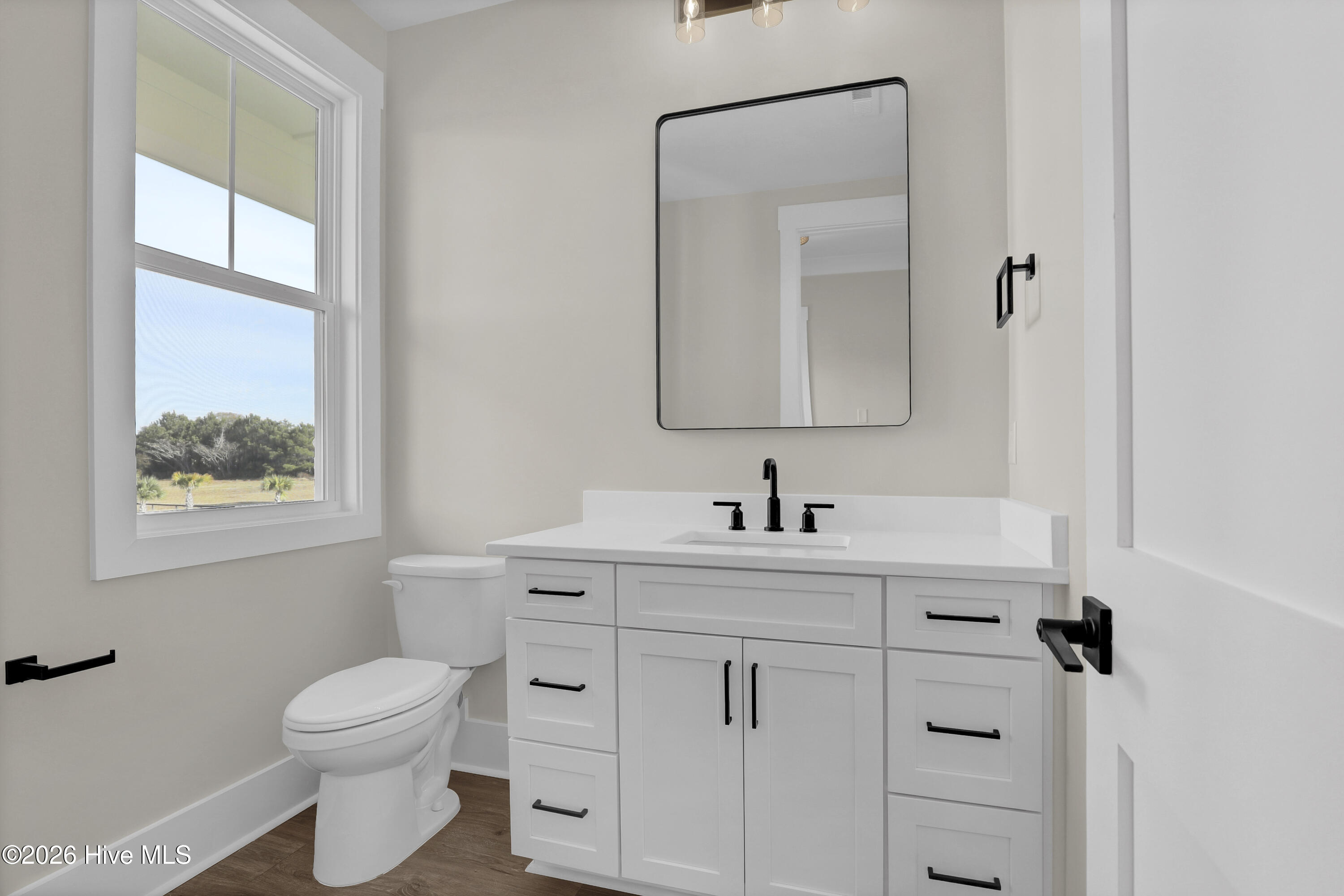 100566719 | Photo 22