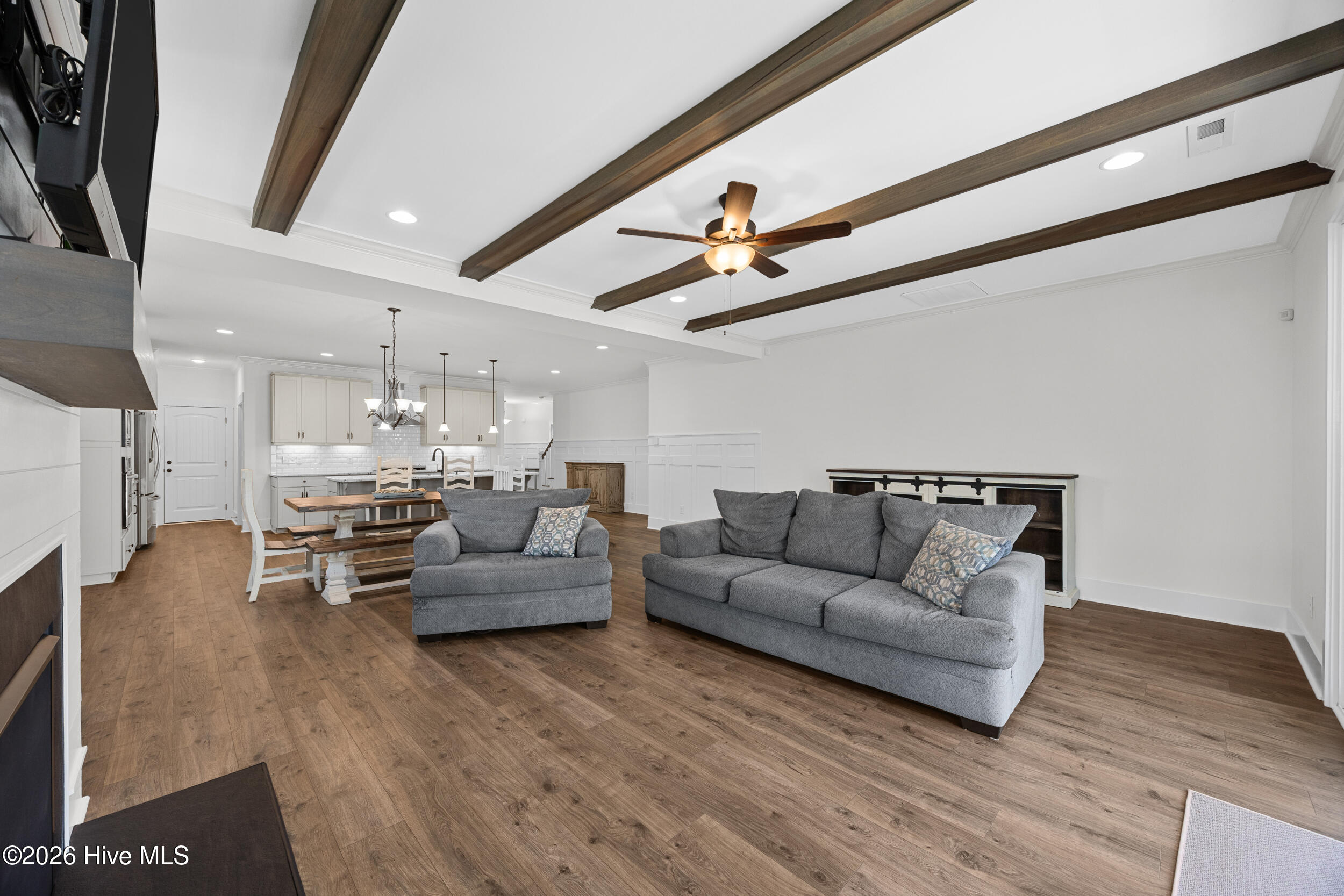 100564447 | Photo 13