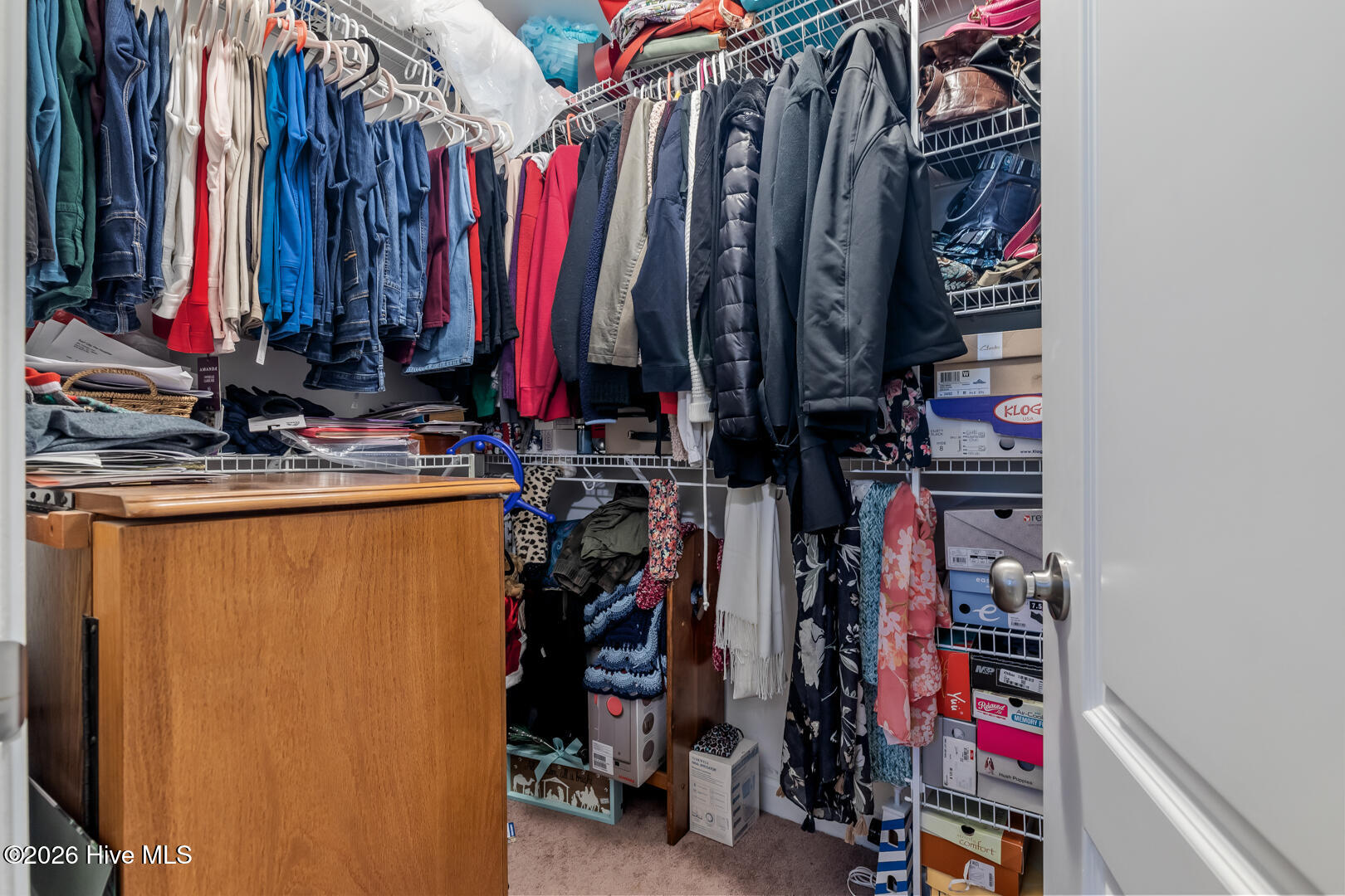 100562392 | Photo 27