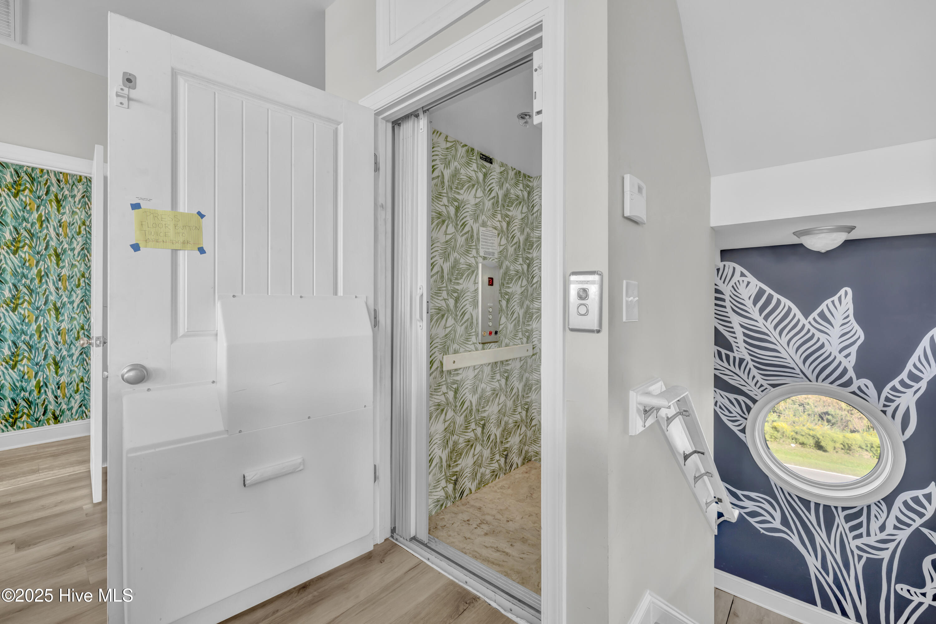 100535806 | Photo 13