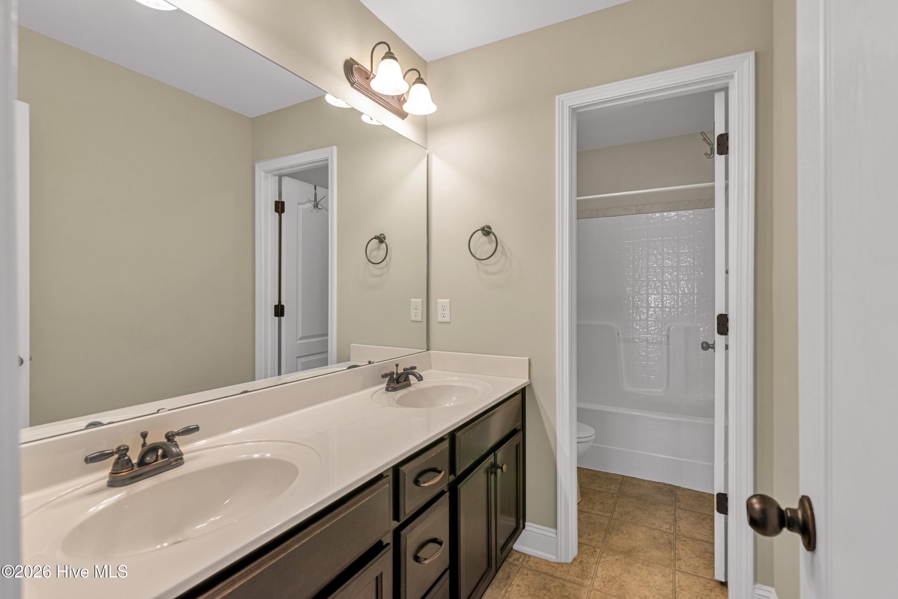 100564004 | Photo 41