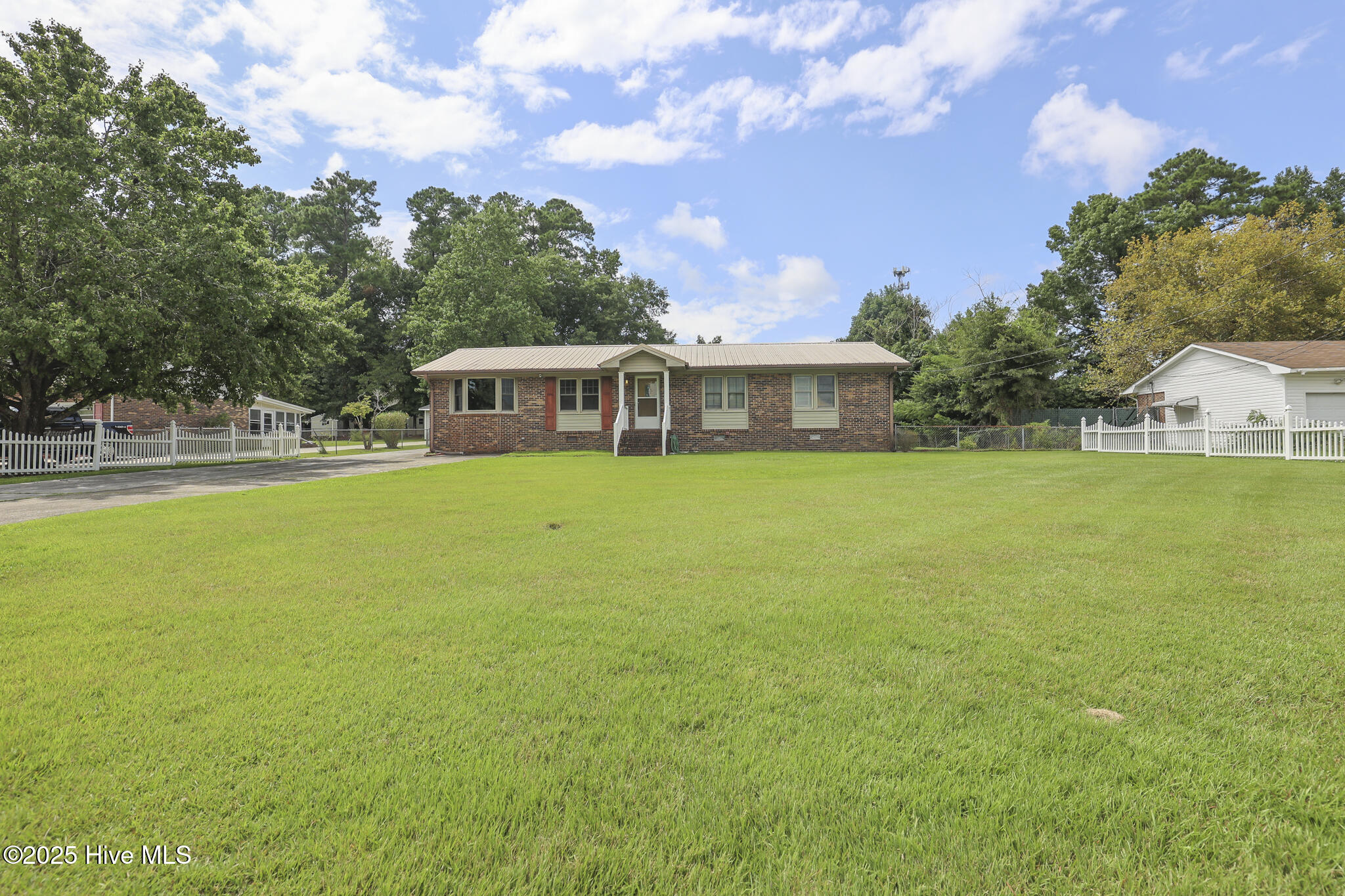 16 Colonial Drive, Jacksonville, NC 28546 – photo 2: 16 Colonial-54