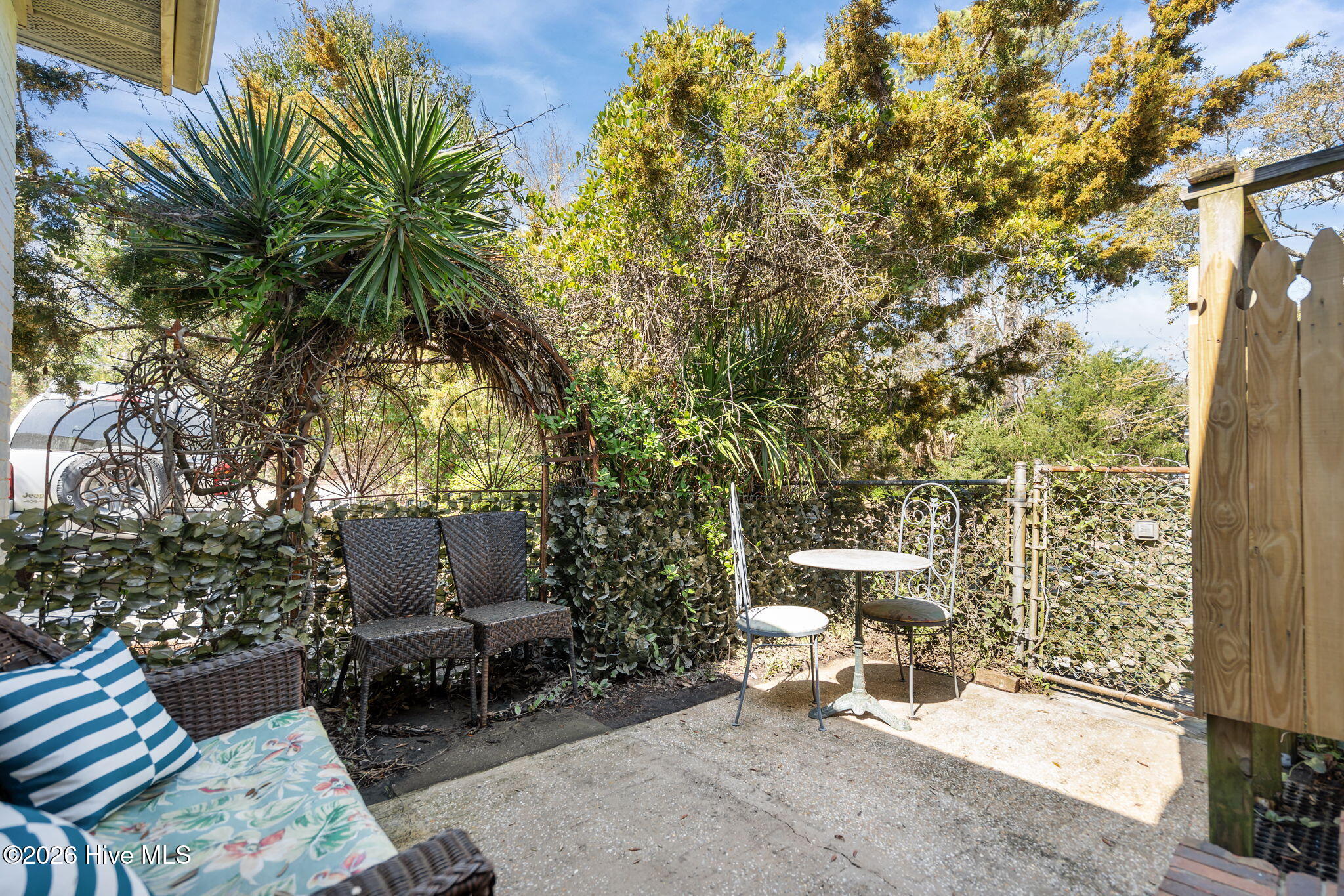 100560158 | Photo 40