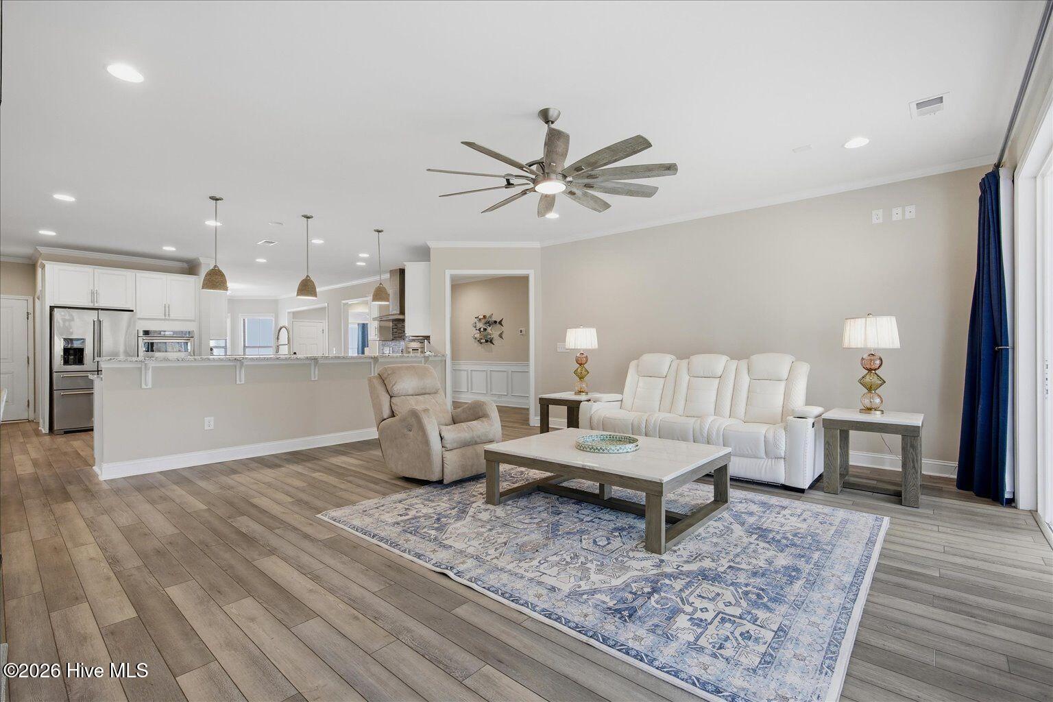 100564841 | Photo 16