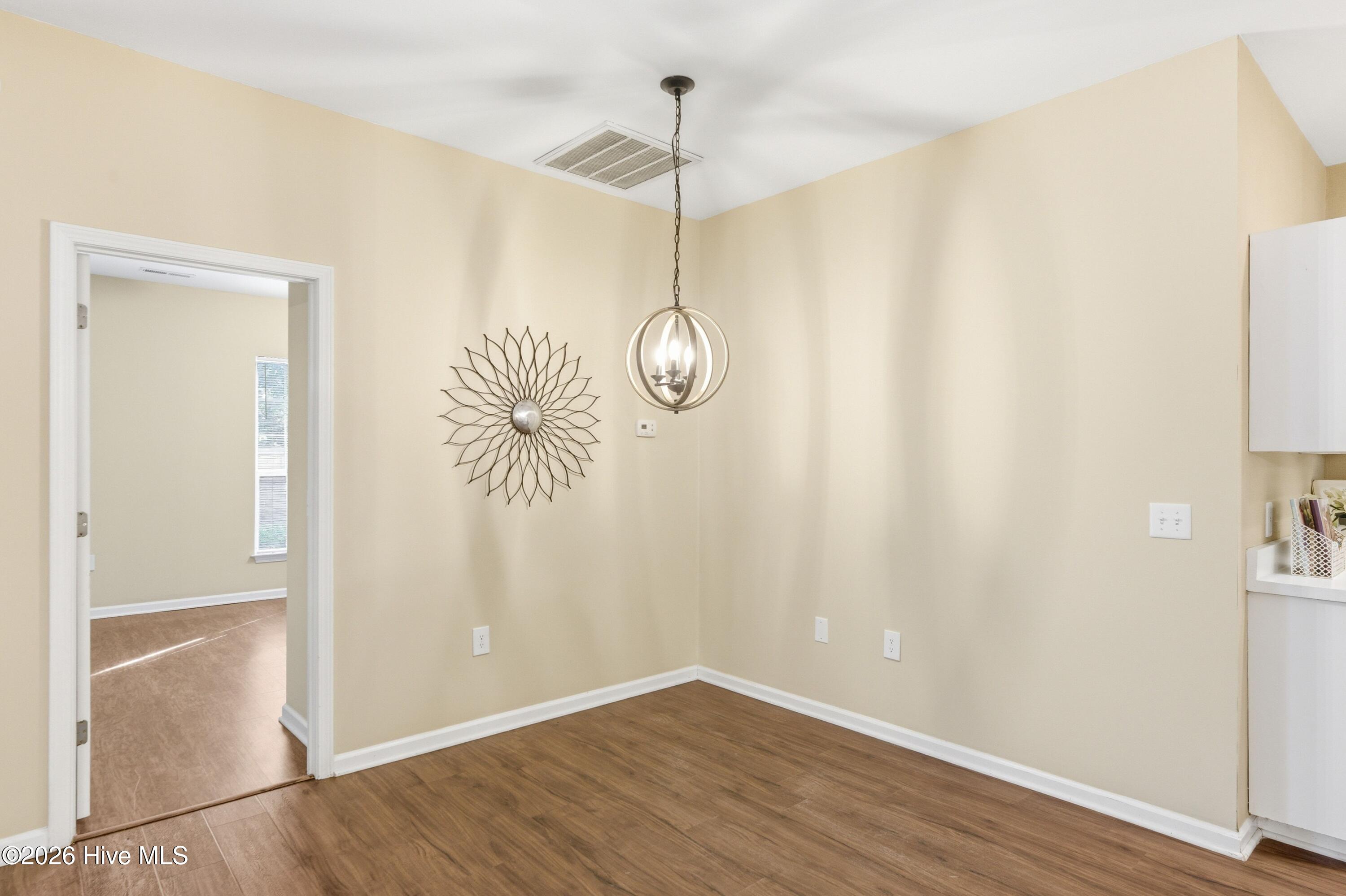 100565399 | Photo 13