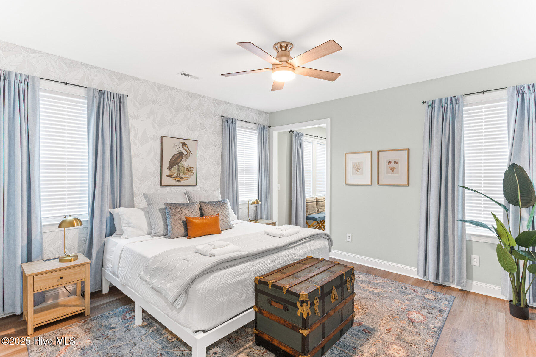 100508763 | Photo 24