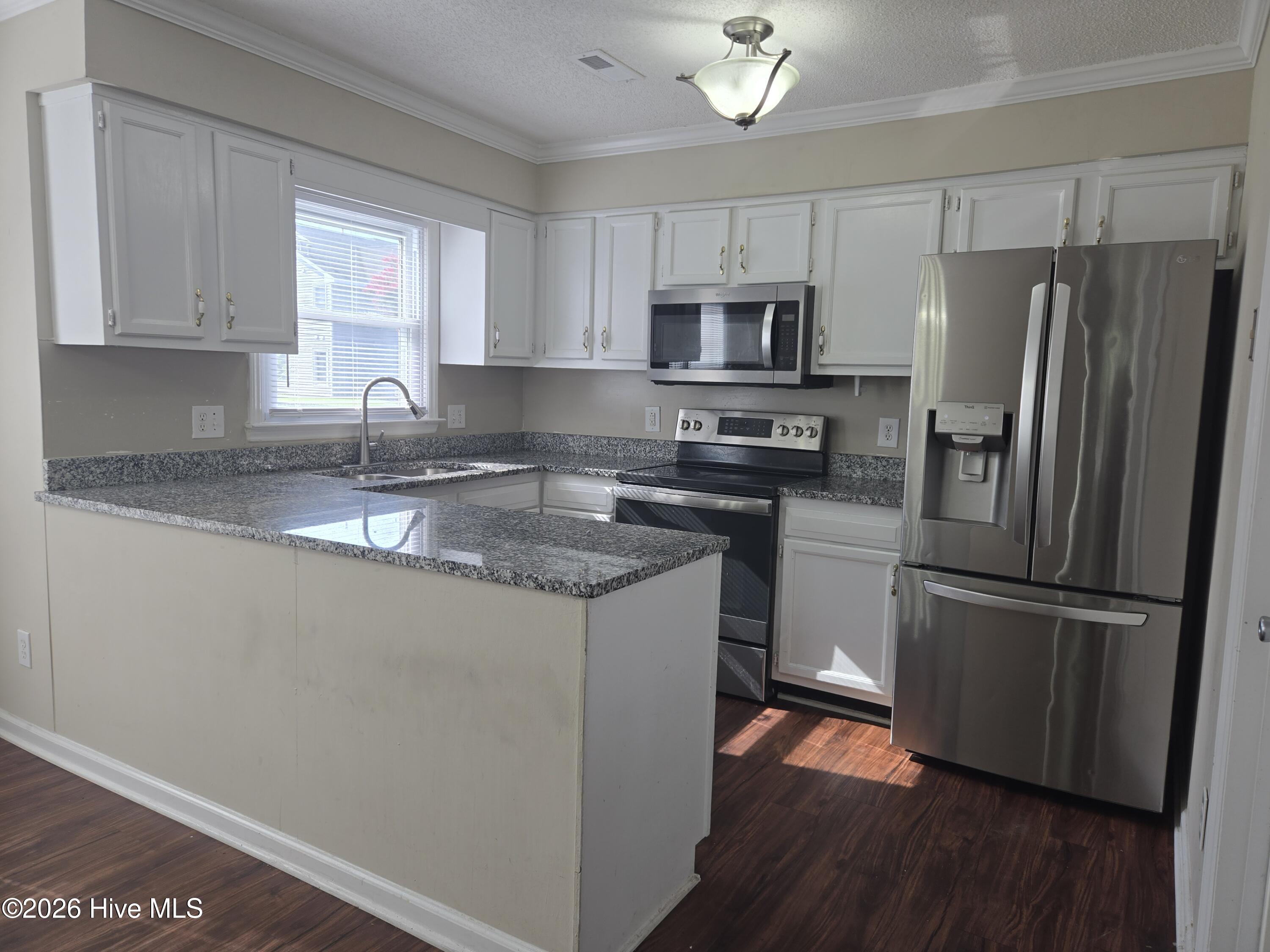 109 Victoria, Greenville, North Carolina, 2 Bedroom Bedrooms, 5 Room Rooms,2 BathroomBathrooms,Condominium,For sale,Victoria,100606159